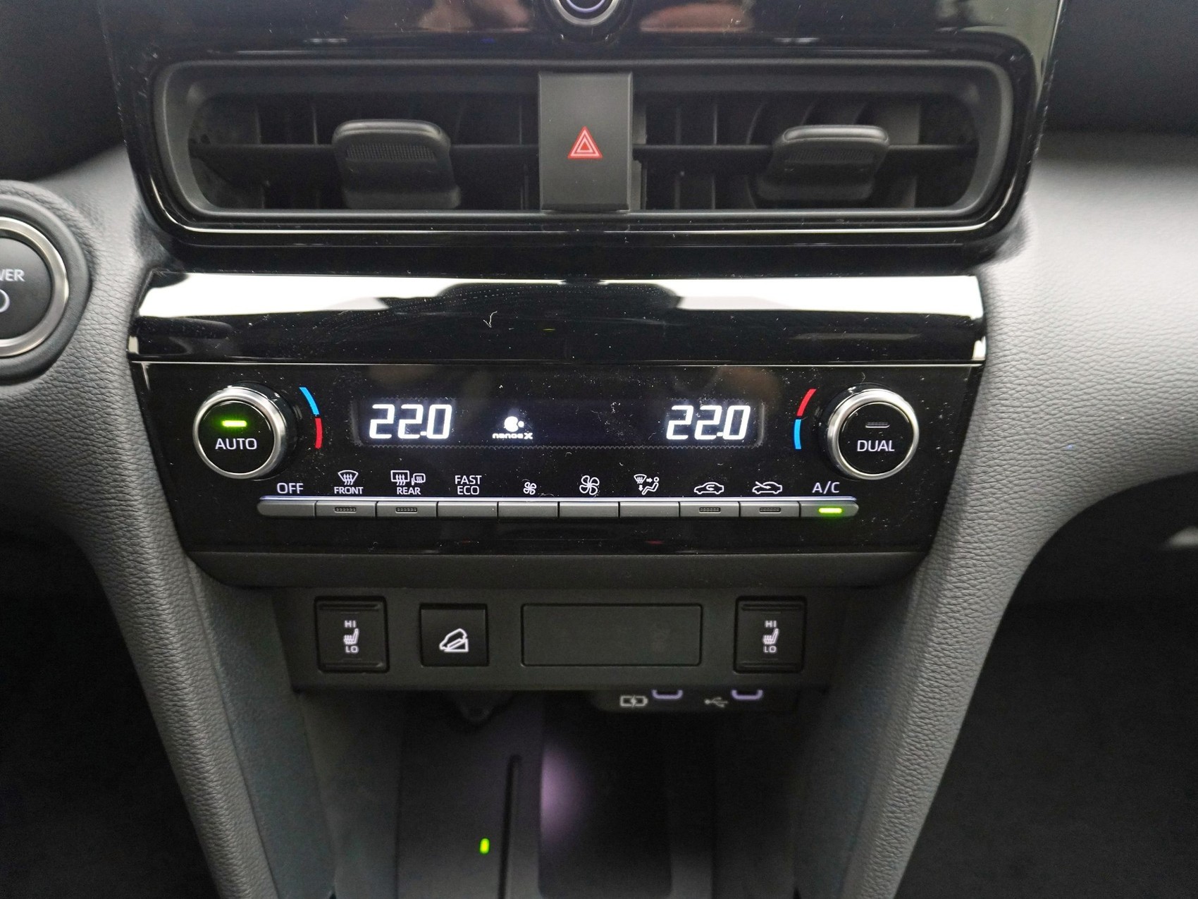 TOYOTA Yaris Cross 1.5 VVT-i HSD Premium AWD-i-image-16