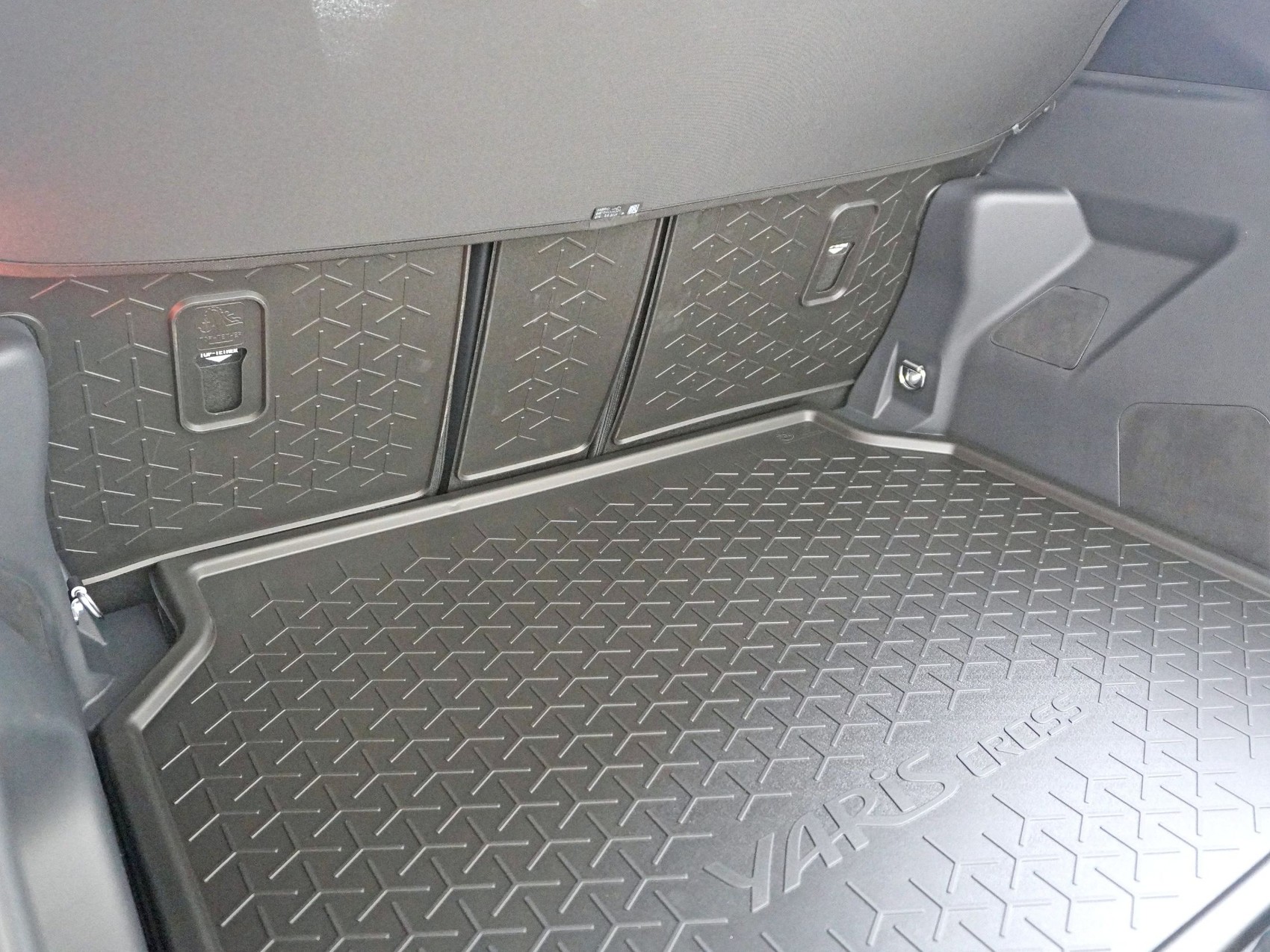 TOYOTA Yaris Cross 1.5 VVT-i HSD Premium AWD-i-image-22