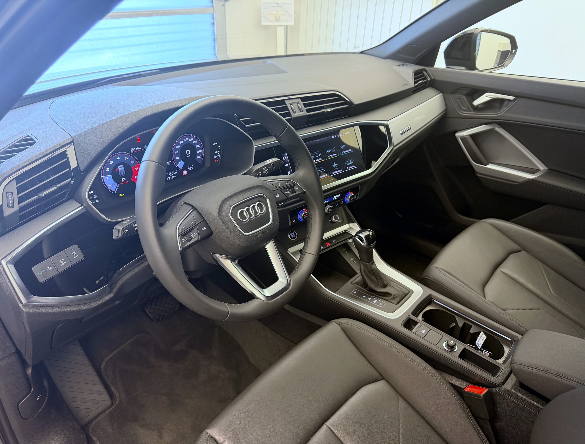AUDI Q3 45 TFSI advanced quattro S-tronic-image-5