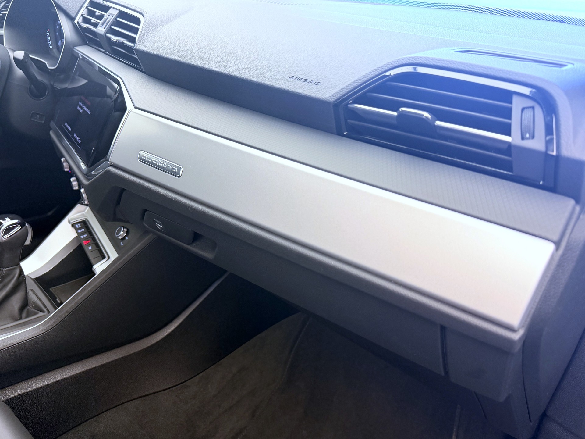 AUDI Q3 45 TFSI advanced quattro S-tronic-image-12
