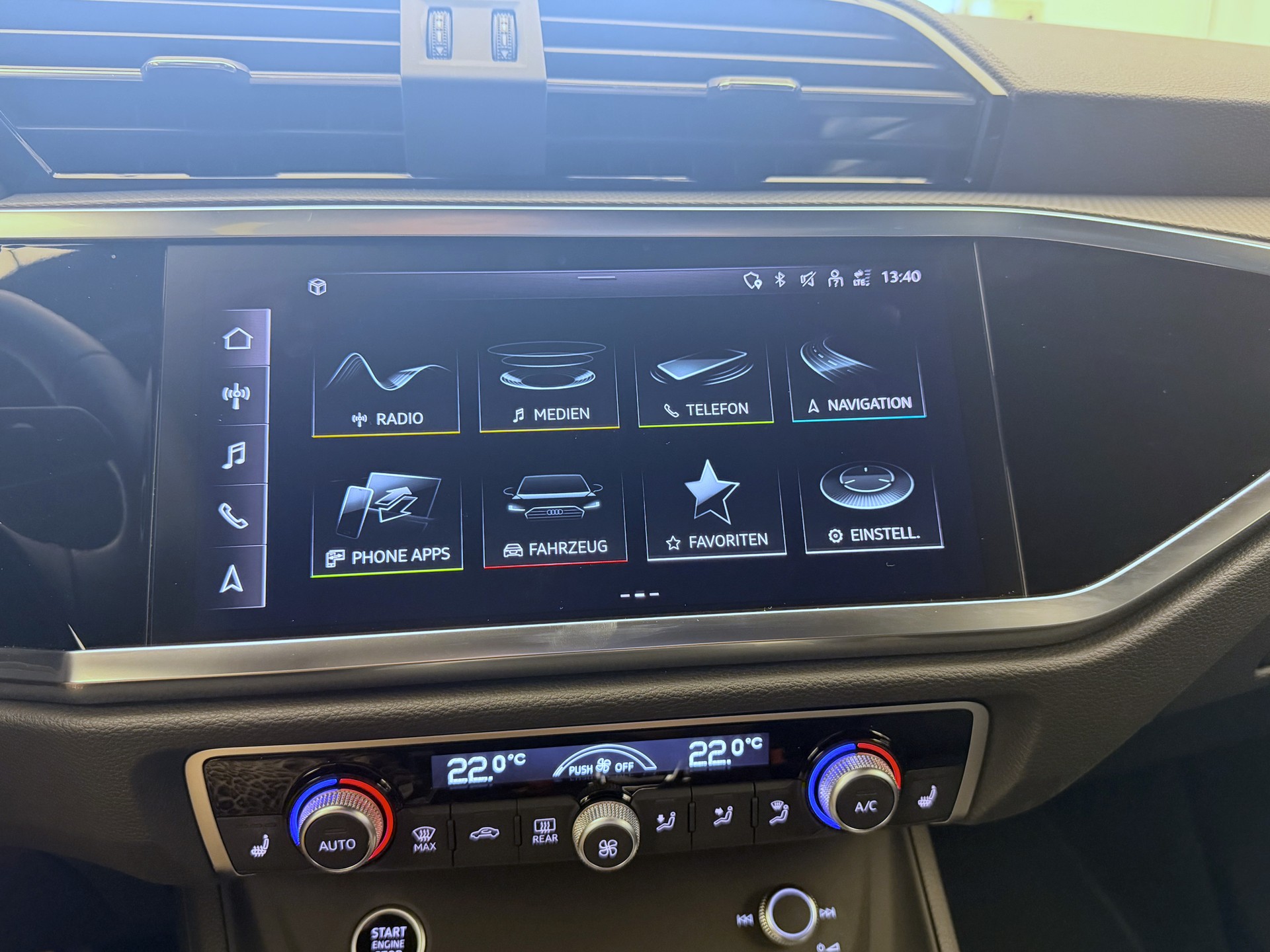 AUDI Q3 45 TFSI advanced quattro S-tronic-image-9