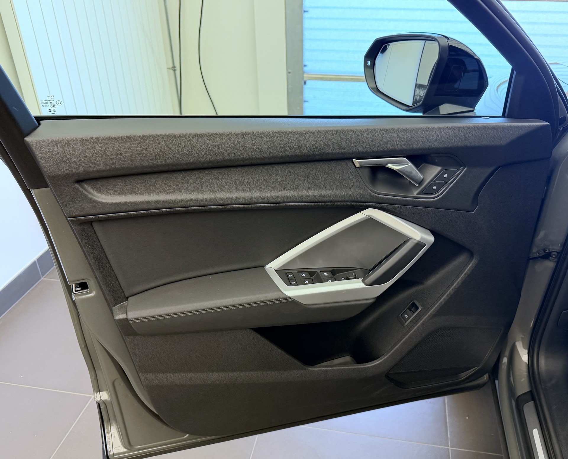 AUDI Q3 45 TFSI advanced quattro S-tronic-image-3