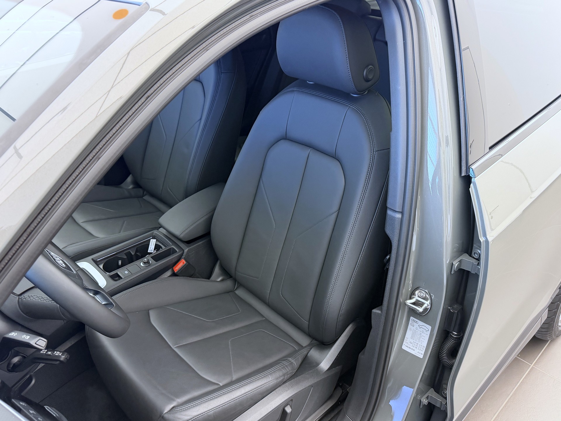 AUDI Q3 45 TFSI advanced quattro S-tronic-image-4