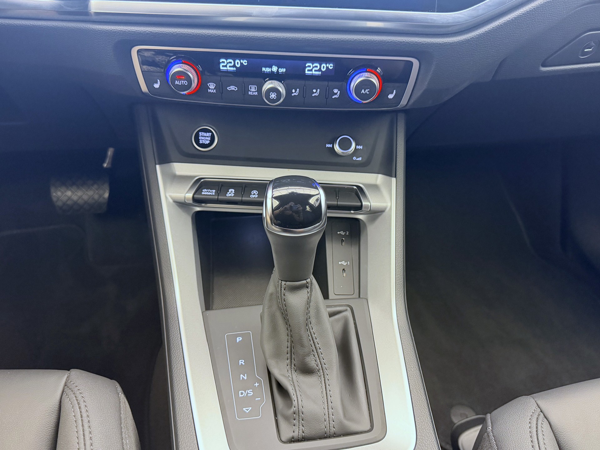 AUDI Q3 45 TFSI advanced quattro S-tronic-image-8