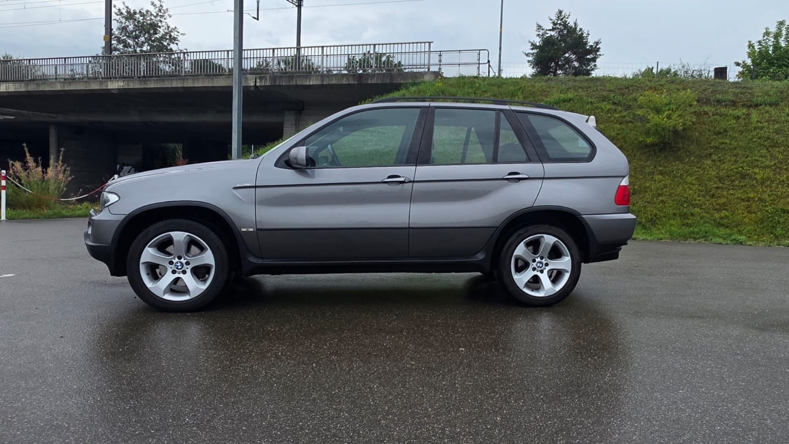 BMW X5 3.0i-image-4