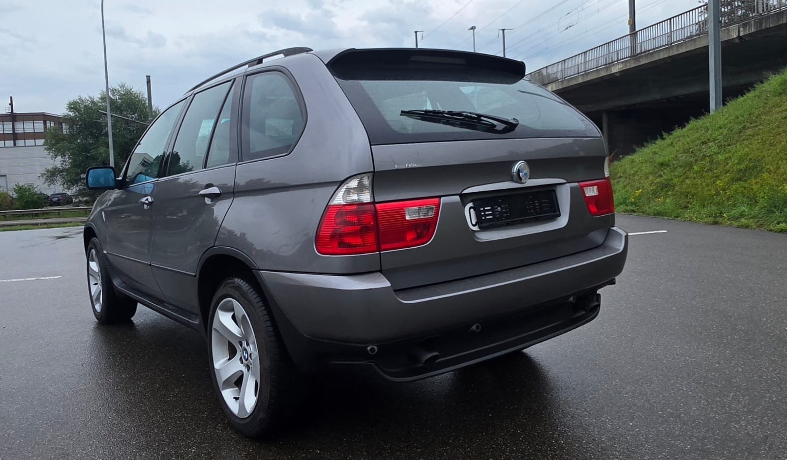 BMW X5 3.0i-image-5