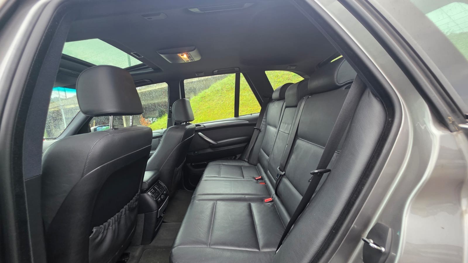 BMW X5 3.0i-image-10