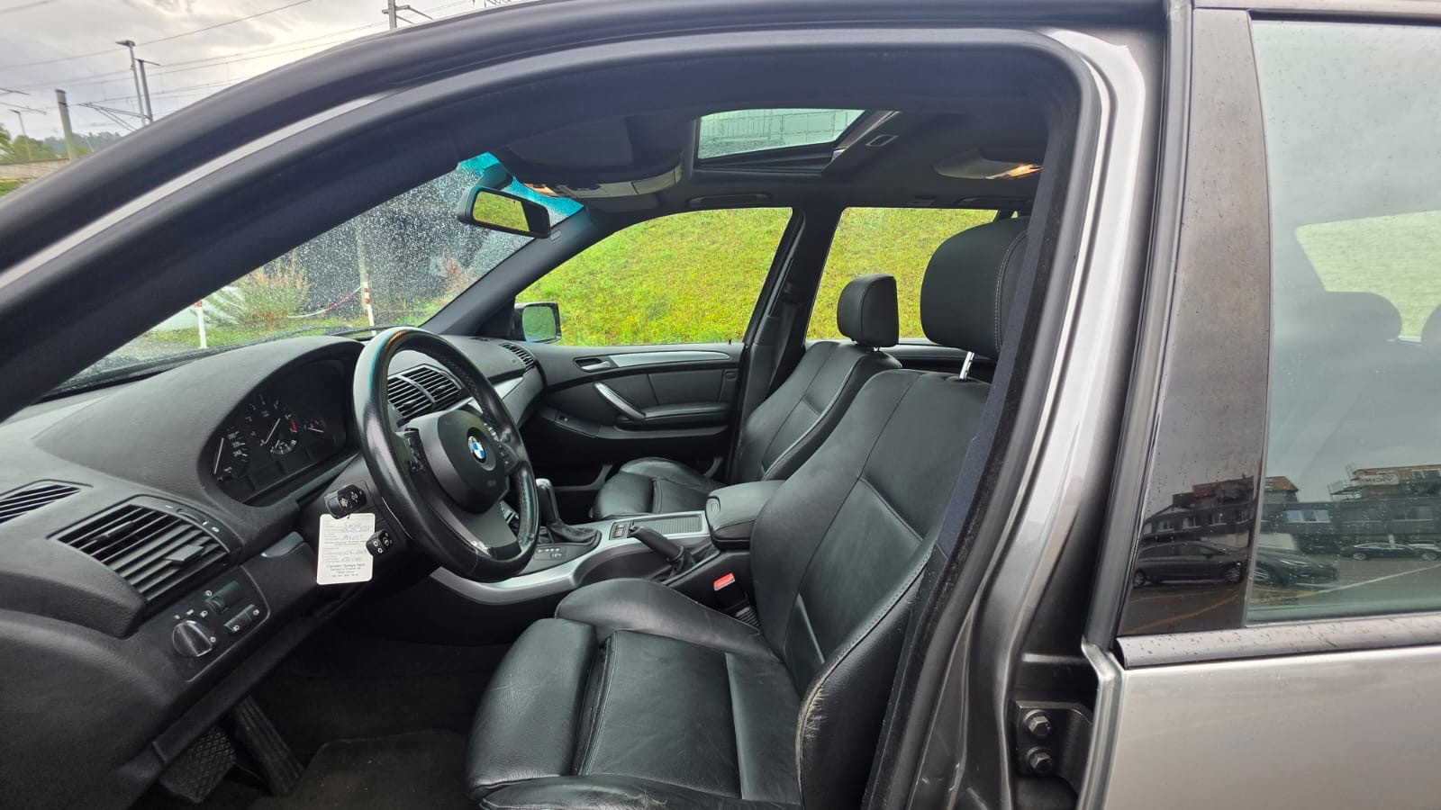 BMW X5 3.0i-image-8