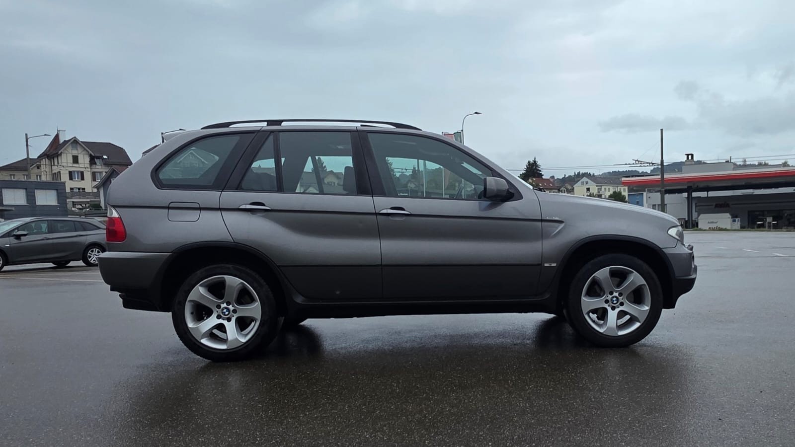 BMW X5 3.0i-image-3