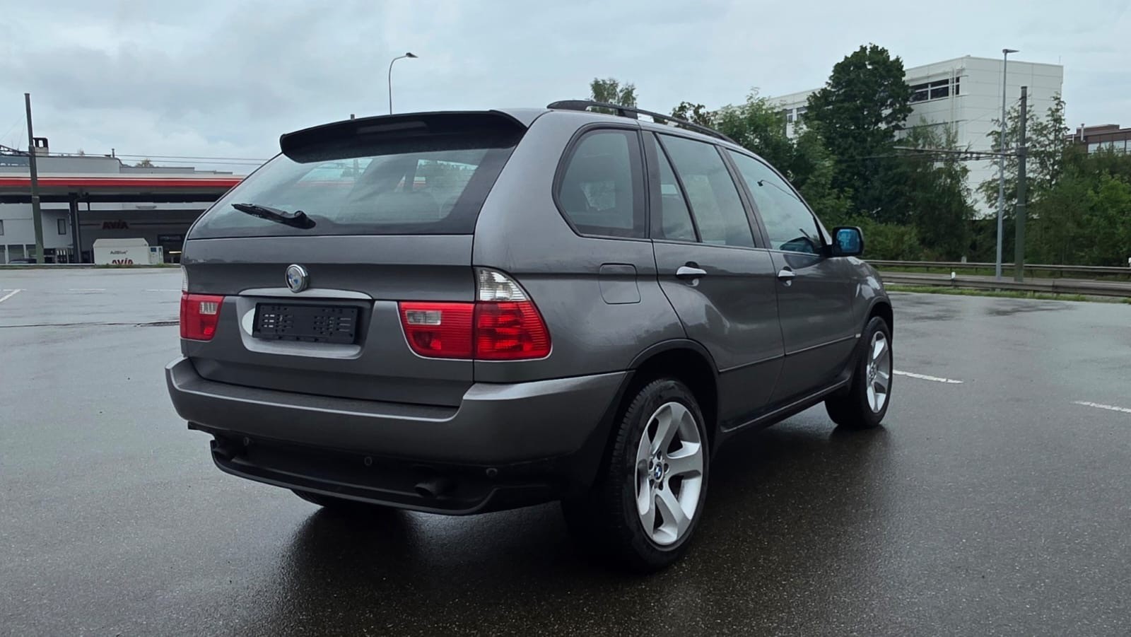 BMW X5 3.0i-image-2
