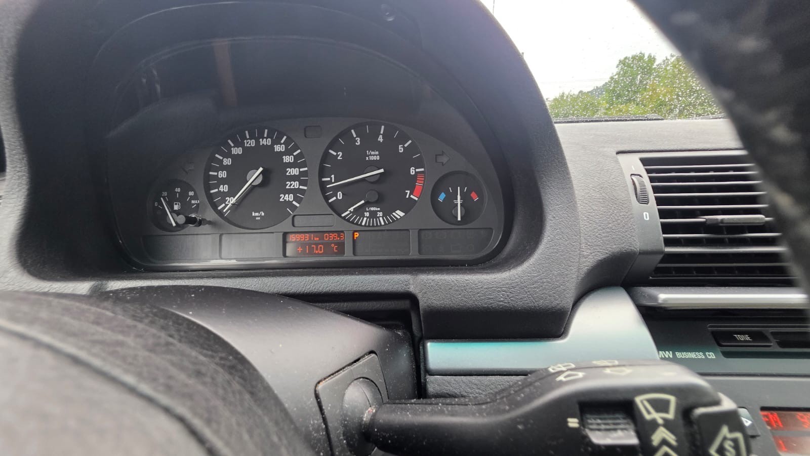 BMW X5 3.0i-image-11