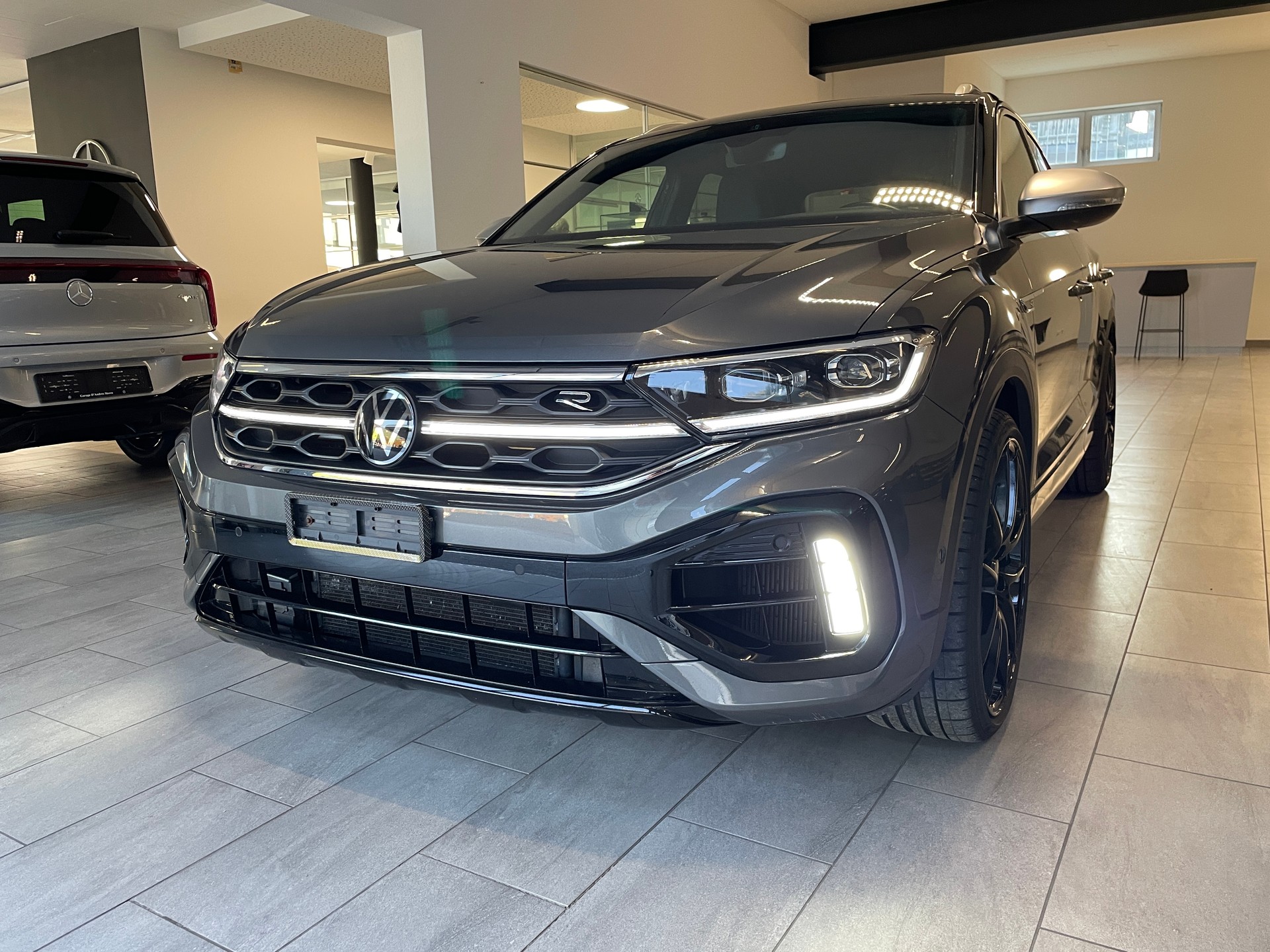 VW T-Roc 2.0 TSI R DSG 4Motion-image-1