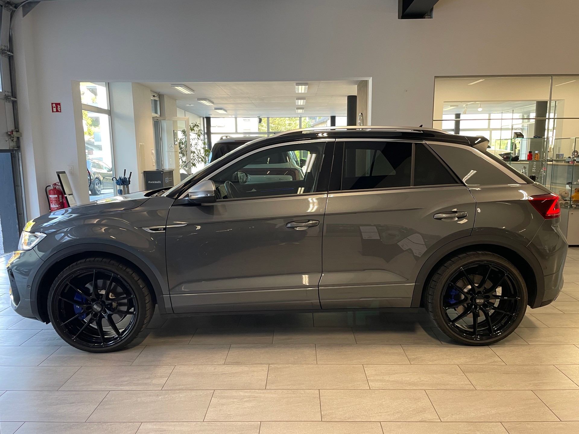 VW T-Roc 2.0 TSI R DSG 4Motion-image-5