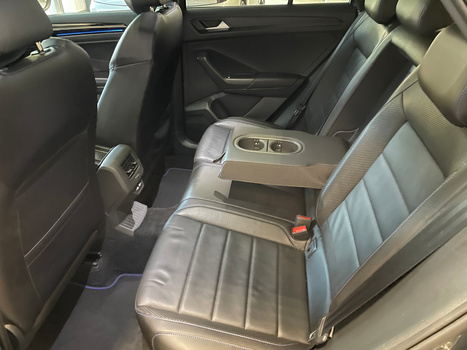 VW T-Roc 2.0 TSI R DSG 4Motion-image-12