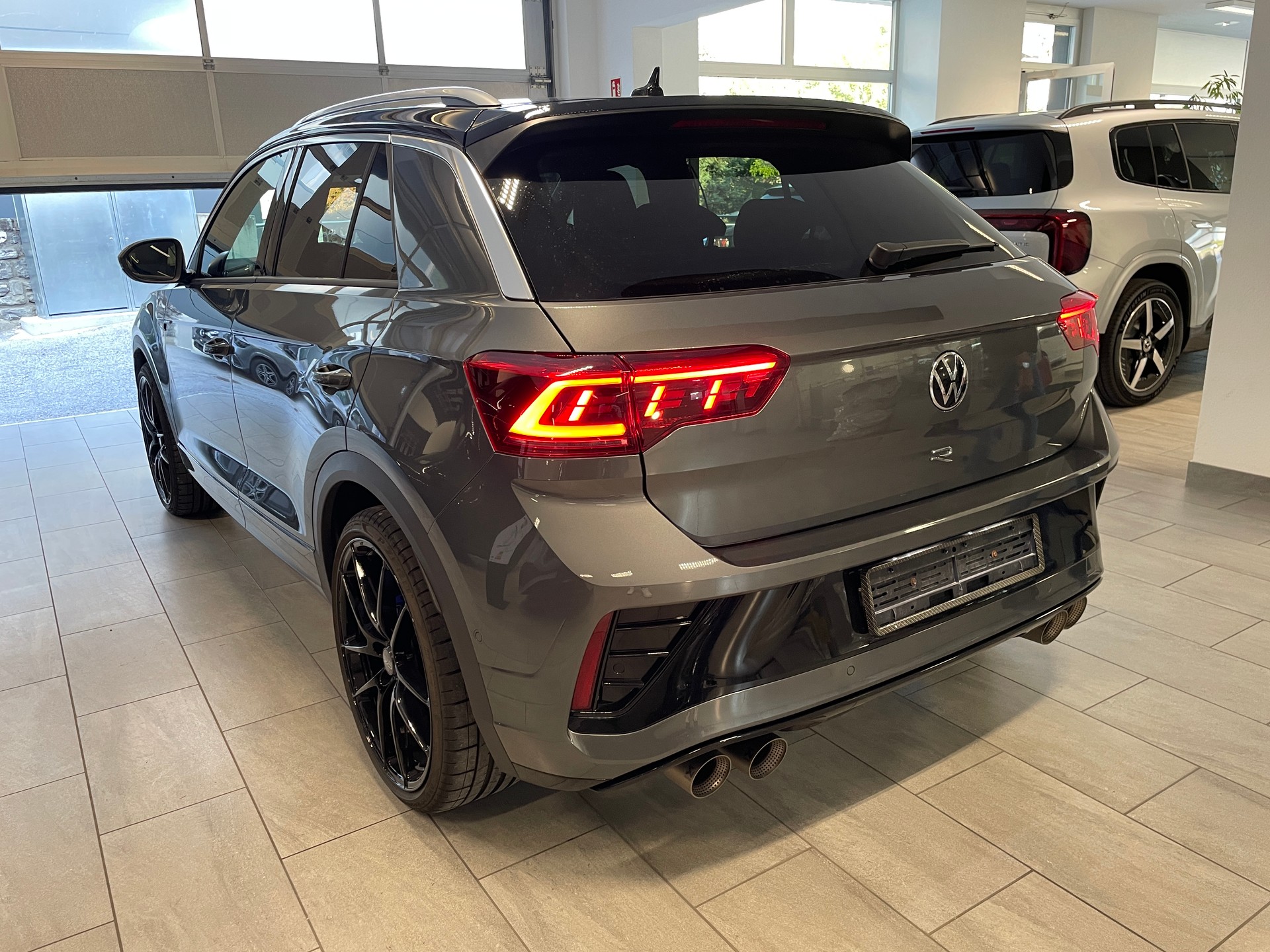 VW T-Roc 2.0 TSI R DSG 4Motion-image-3
