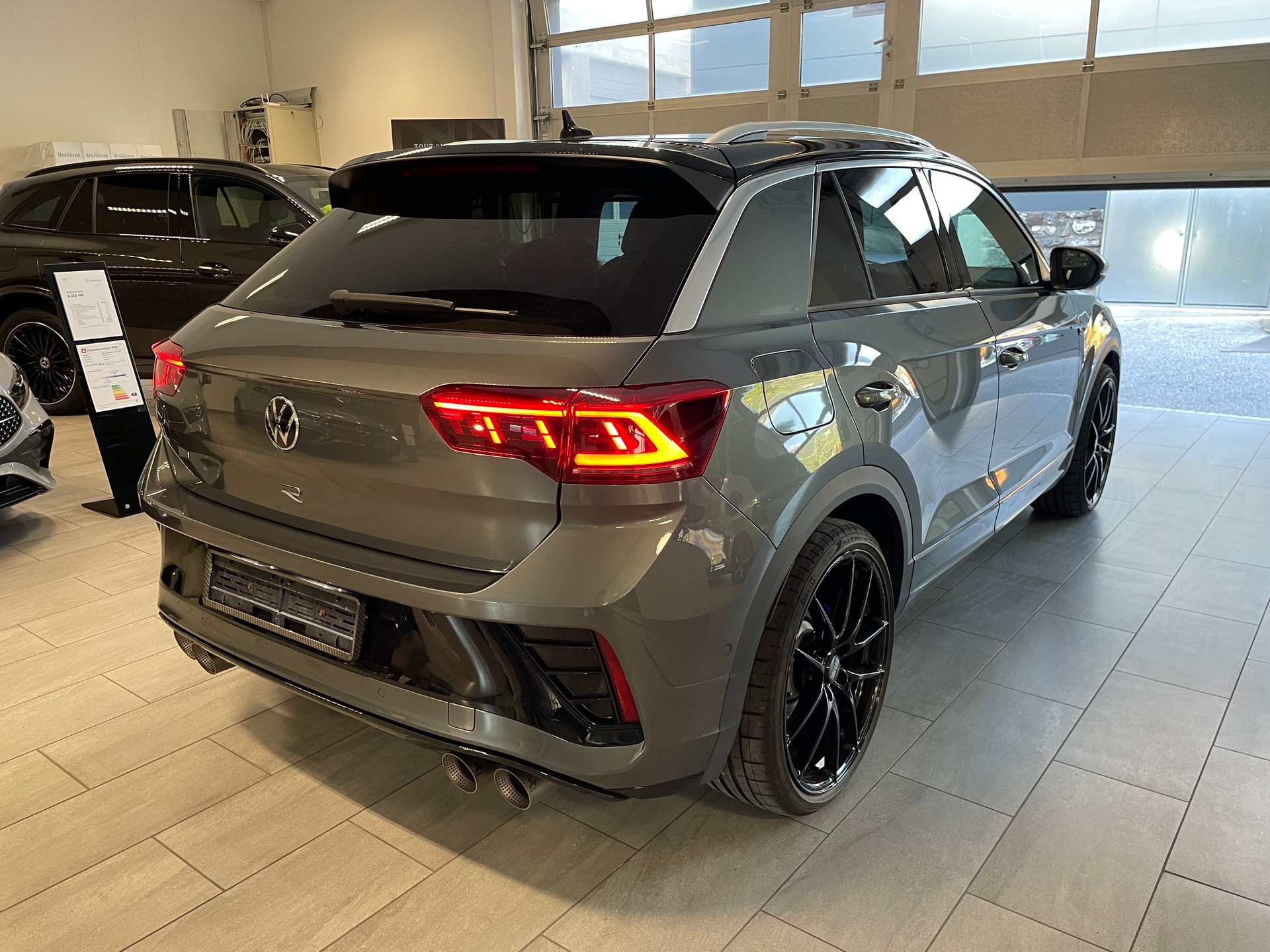 VW T-Roc 2.0 TSI R DSG 4Motion-image-4