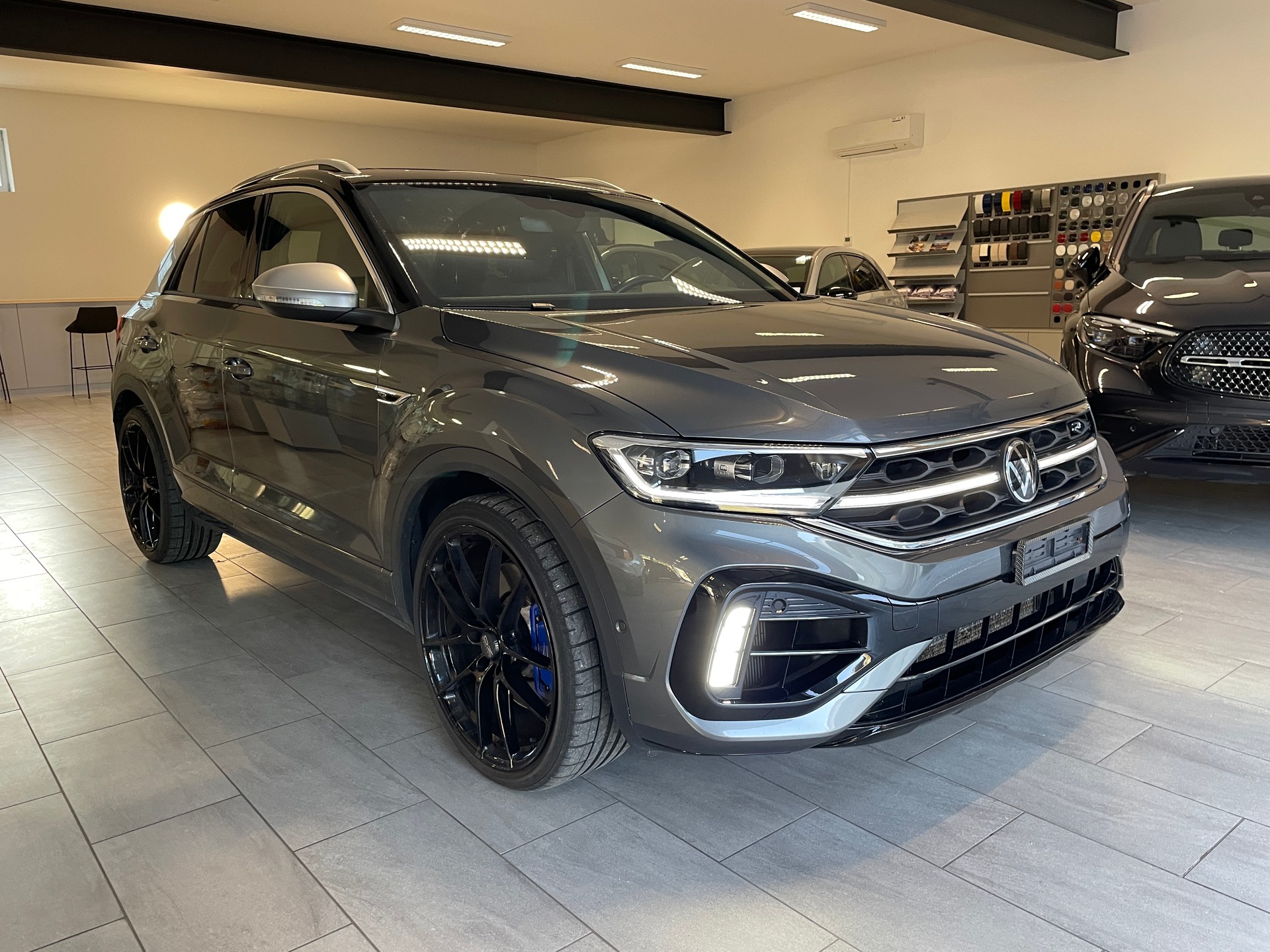 VW T-Roc 2.0 TSI R DSG 4Motion-image-2