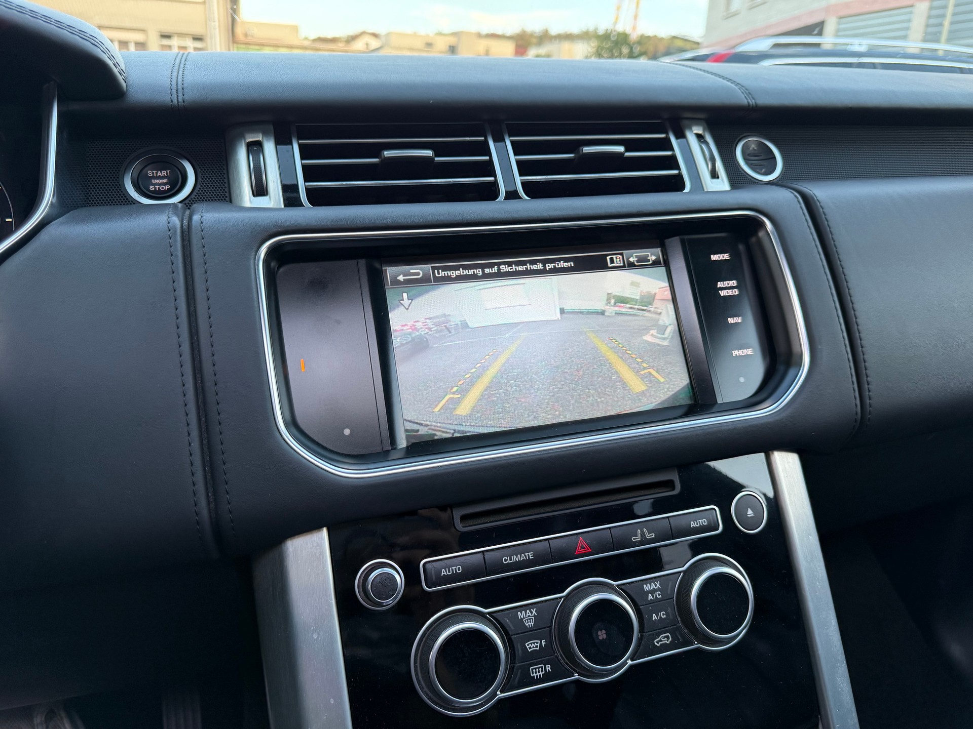 LAND ROVER Range Rover 4.4 SDV8 Autobiography Automatic-image-13