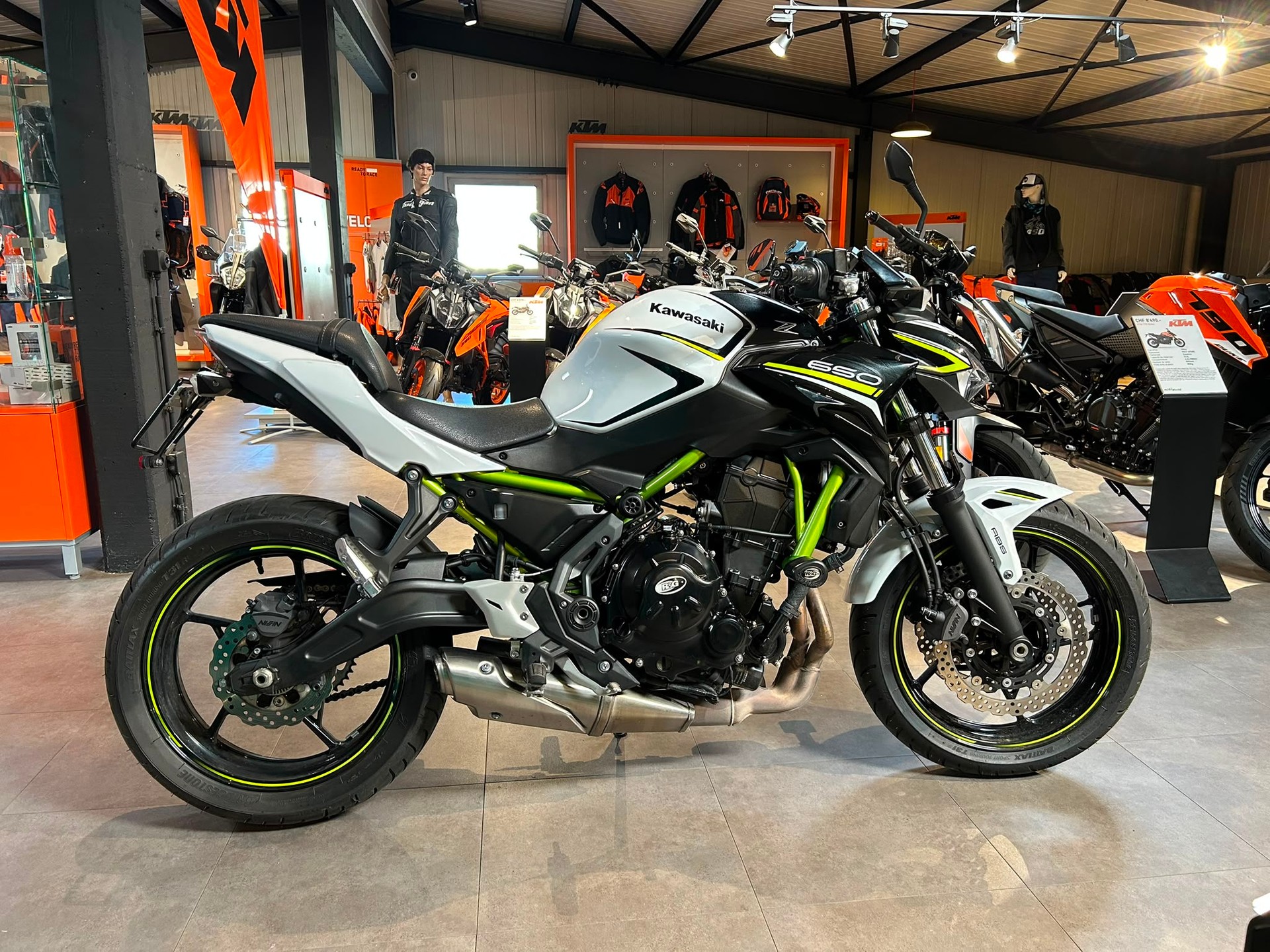 KAWASAKI Z 650 (35kW)-showroom-element-2
