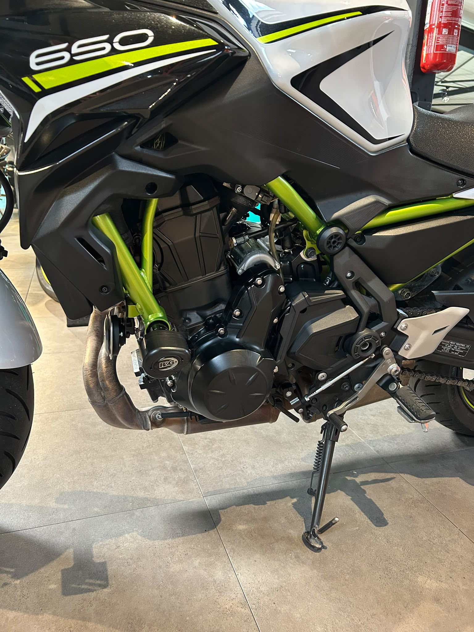 KAWASAKI Z 650 (35kW)-showroom-element-3
