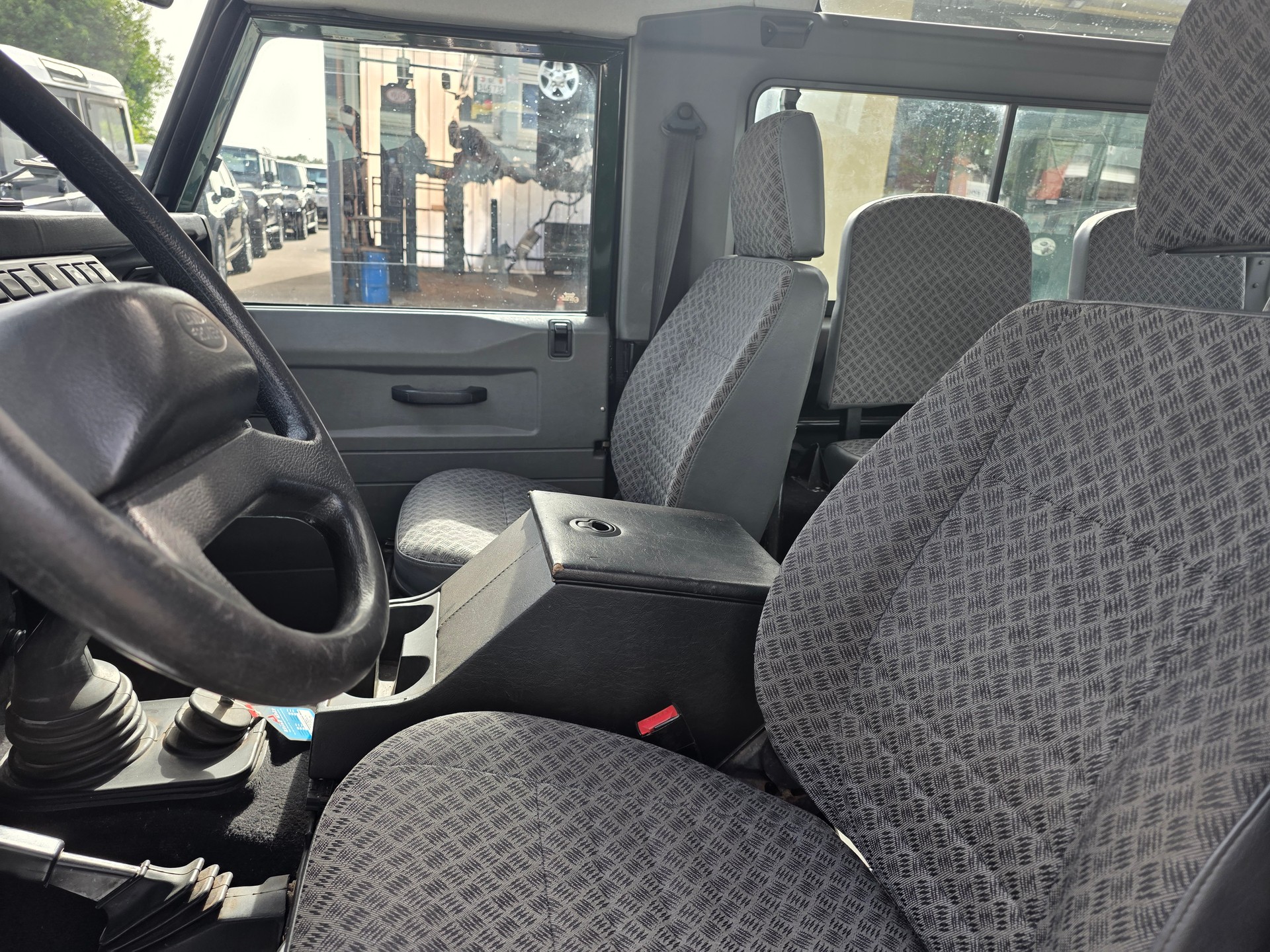 LAND ROVER Defender 90 CSW 2.5 Td5-image-8
