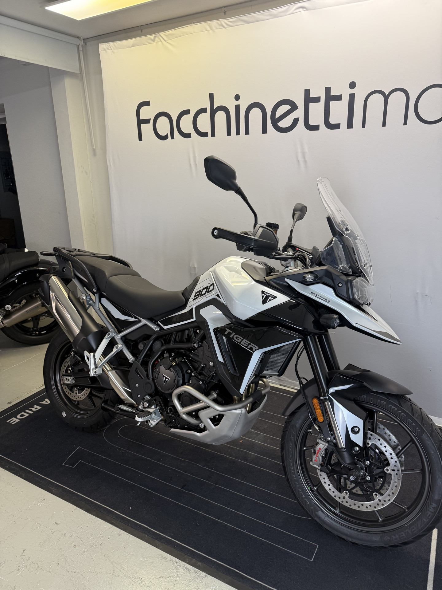TRIUMPH Tiger 900 GT Pro-showroom-element-3