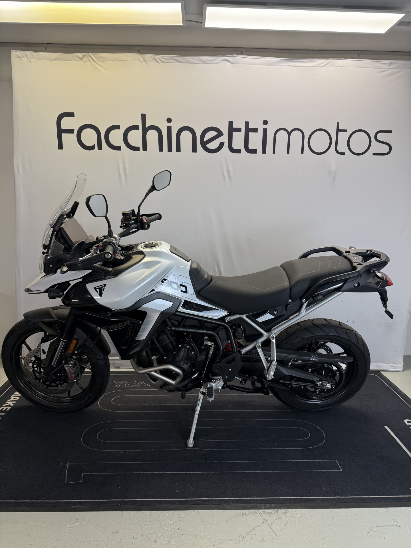 TRIUMPH Tiger 900 GT Pro-showroom-element-2