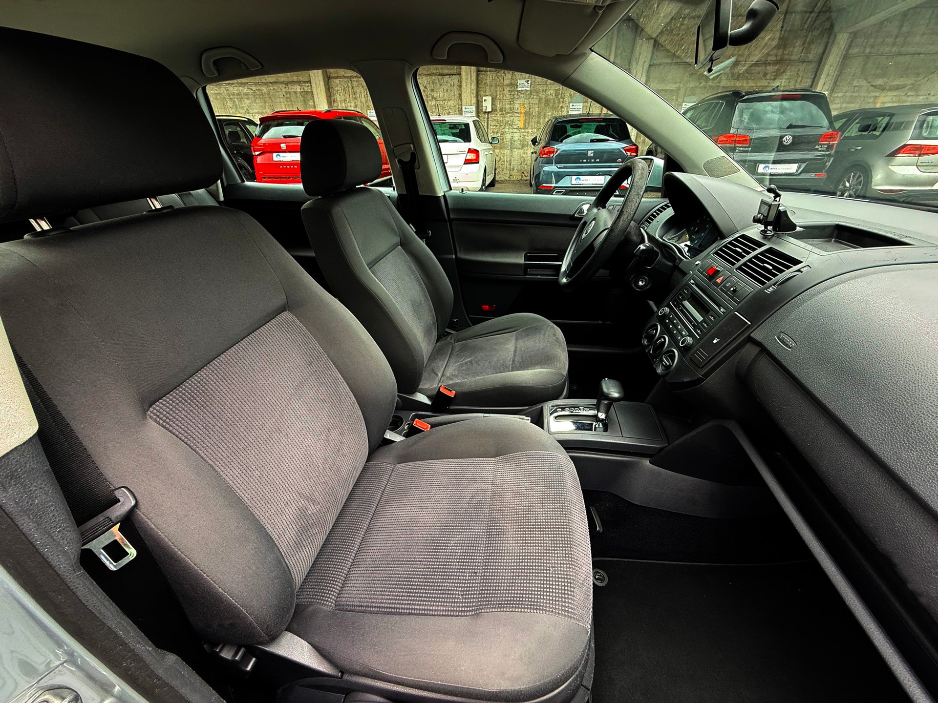 VW Polo 1.4 16V Trendline Automatic-image-19