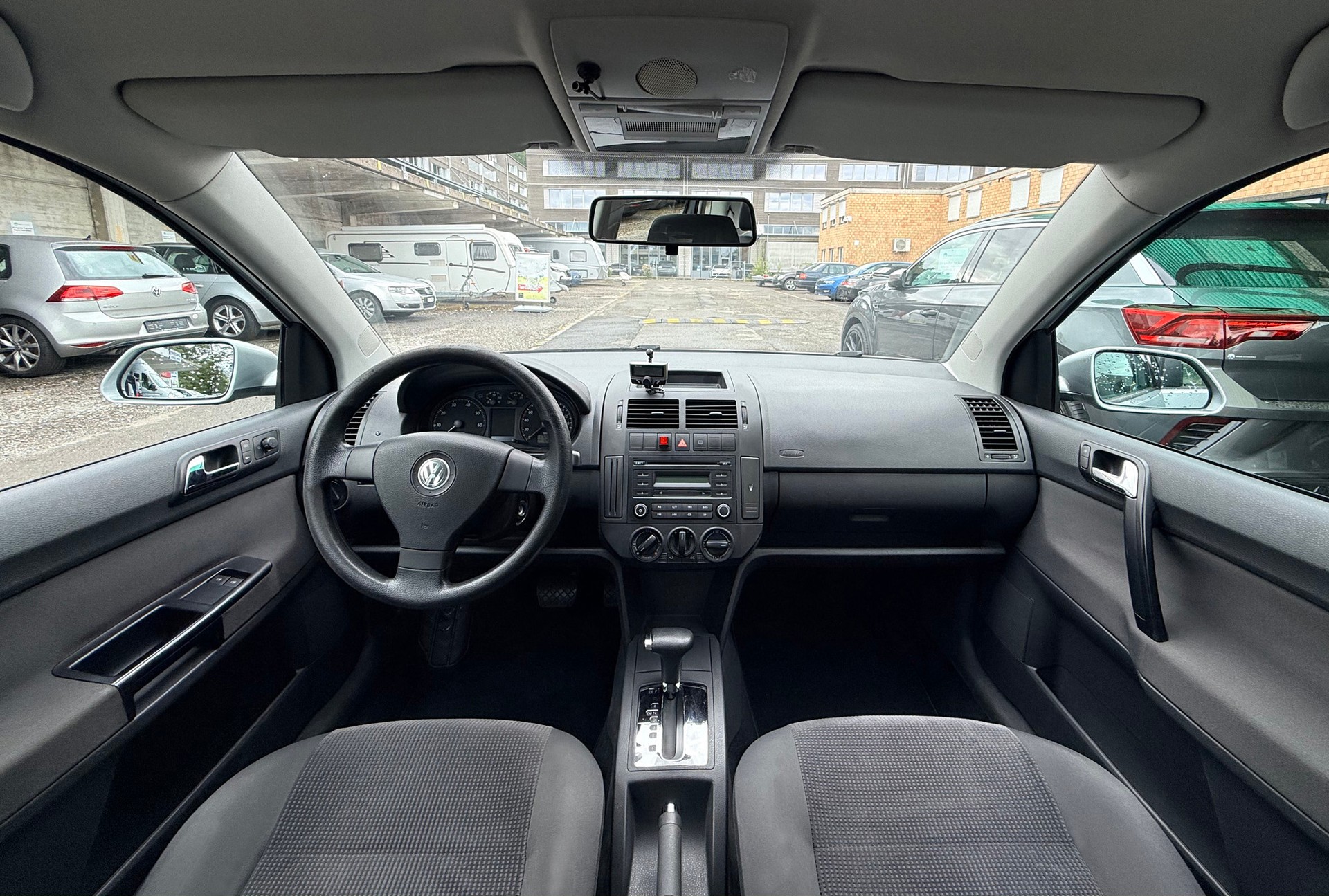 VW Polo 1.4 16V Trendline Automatic-image-21