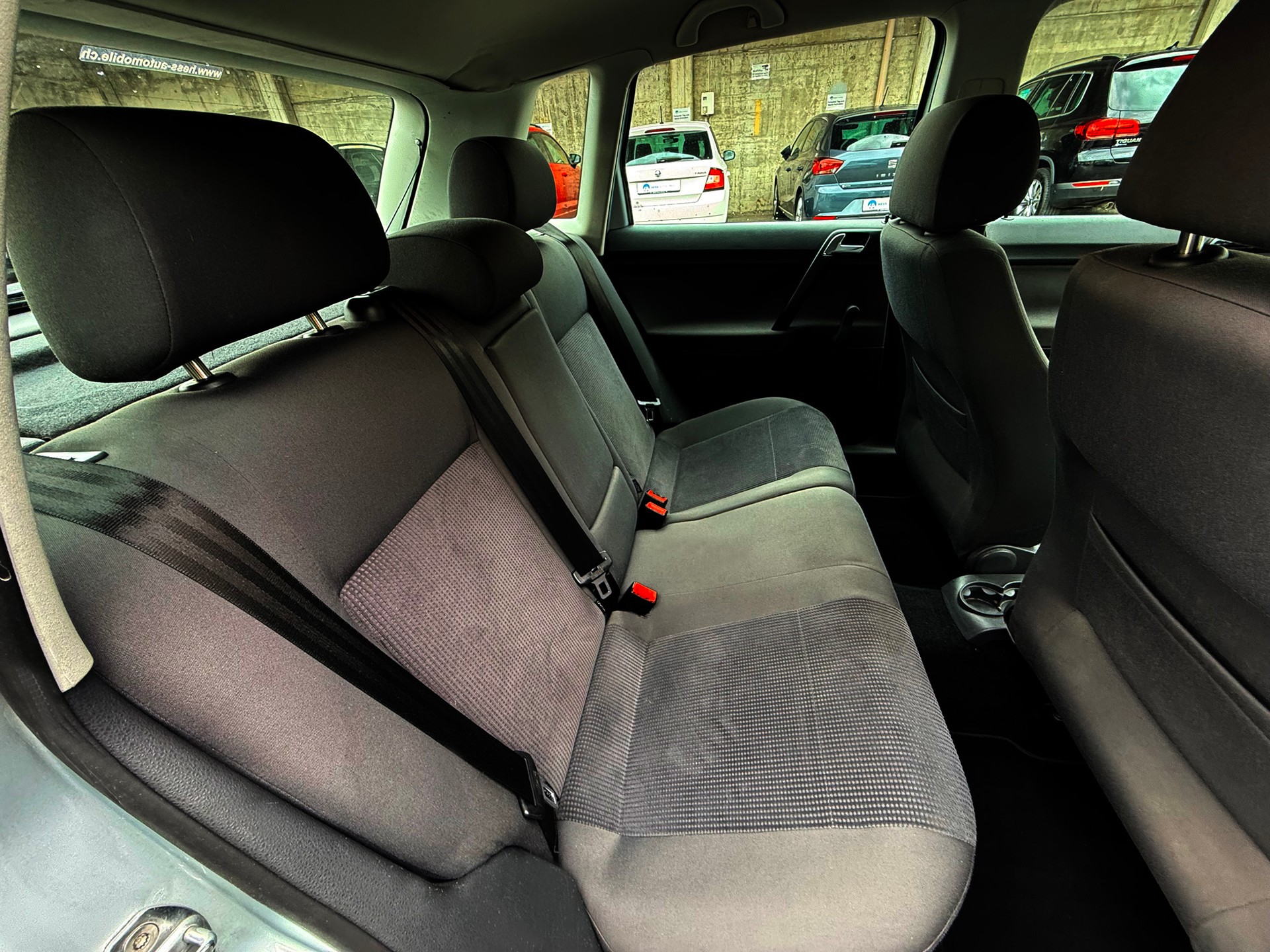 VW Polo 1.4 16V Trendline Automatic-image-9