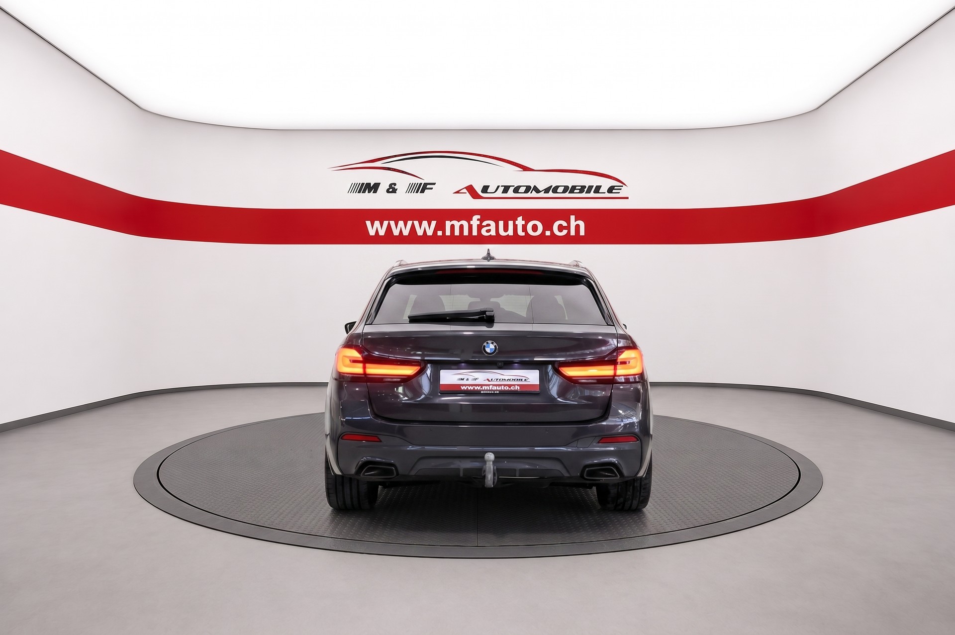 BMW 530d xDrive SAG Touring M-Sport-image-6