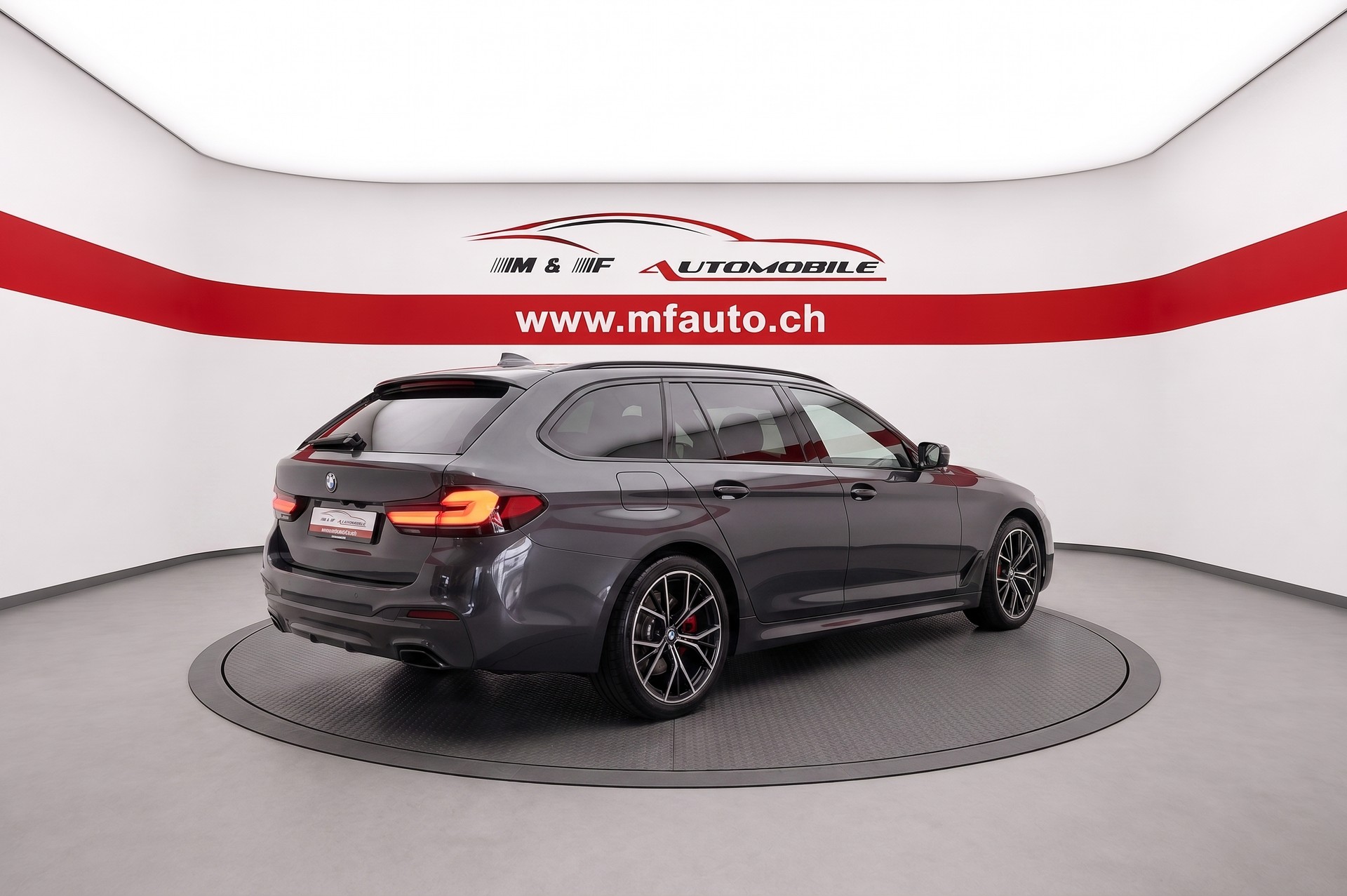 BMW 530d xDrive SAG Touring M-Sport-image-7