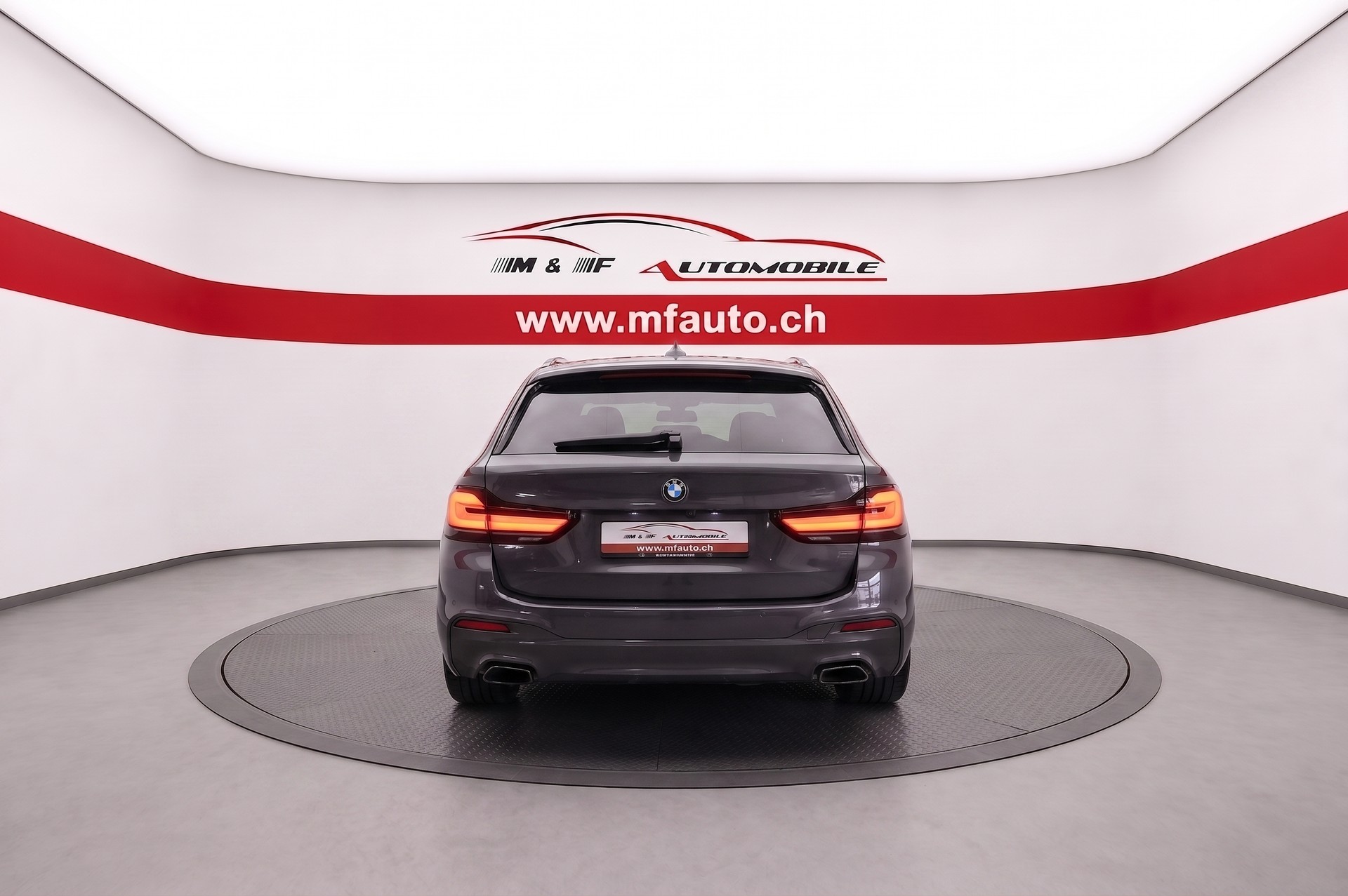 BMW 530d xDrive SAG Touring M-Sport-image-5