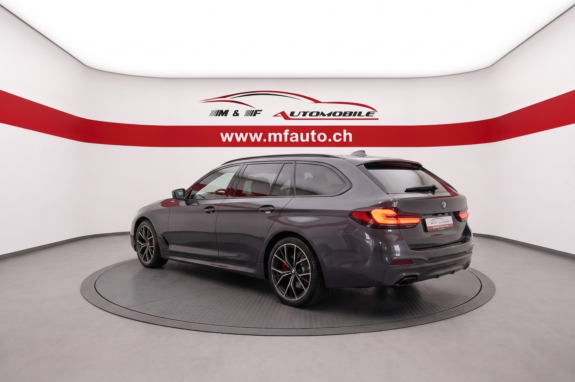 BMW 530d xDrive SAG Touring M-Sport-image-4