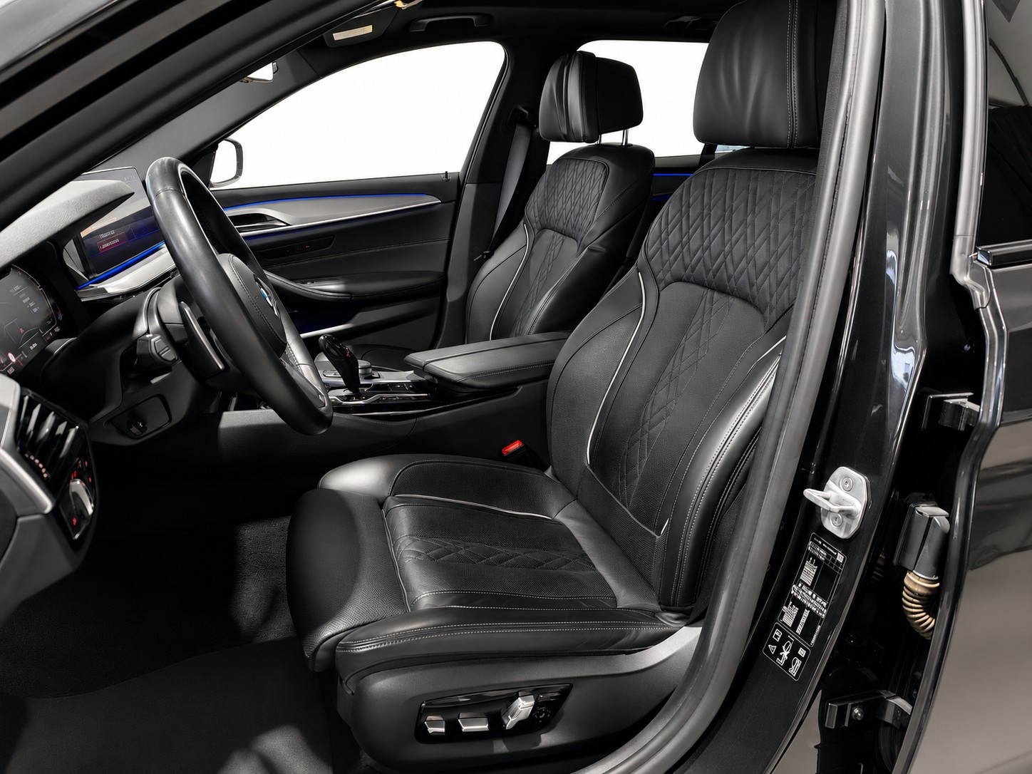 BMW 530d xDrive SAG Touring M-Sport-image-12