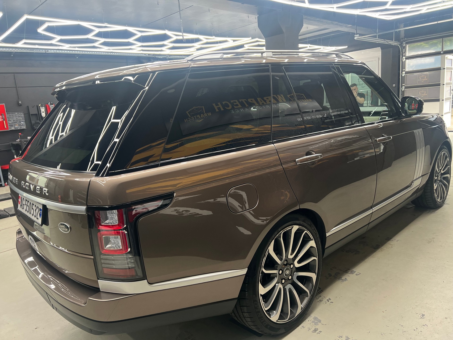 LAND ROVER 4.4 SDV8 Autobiography-image-1