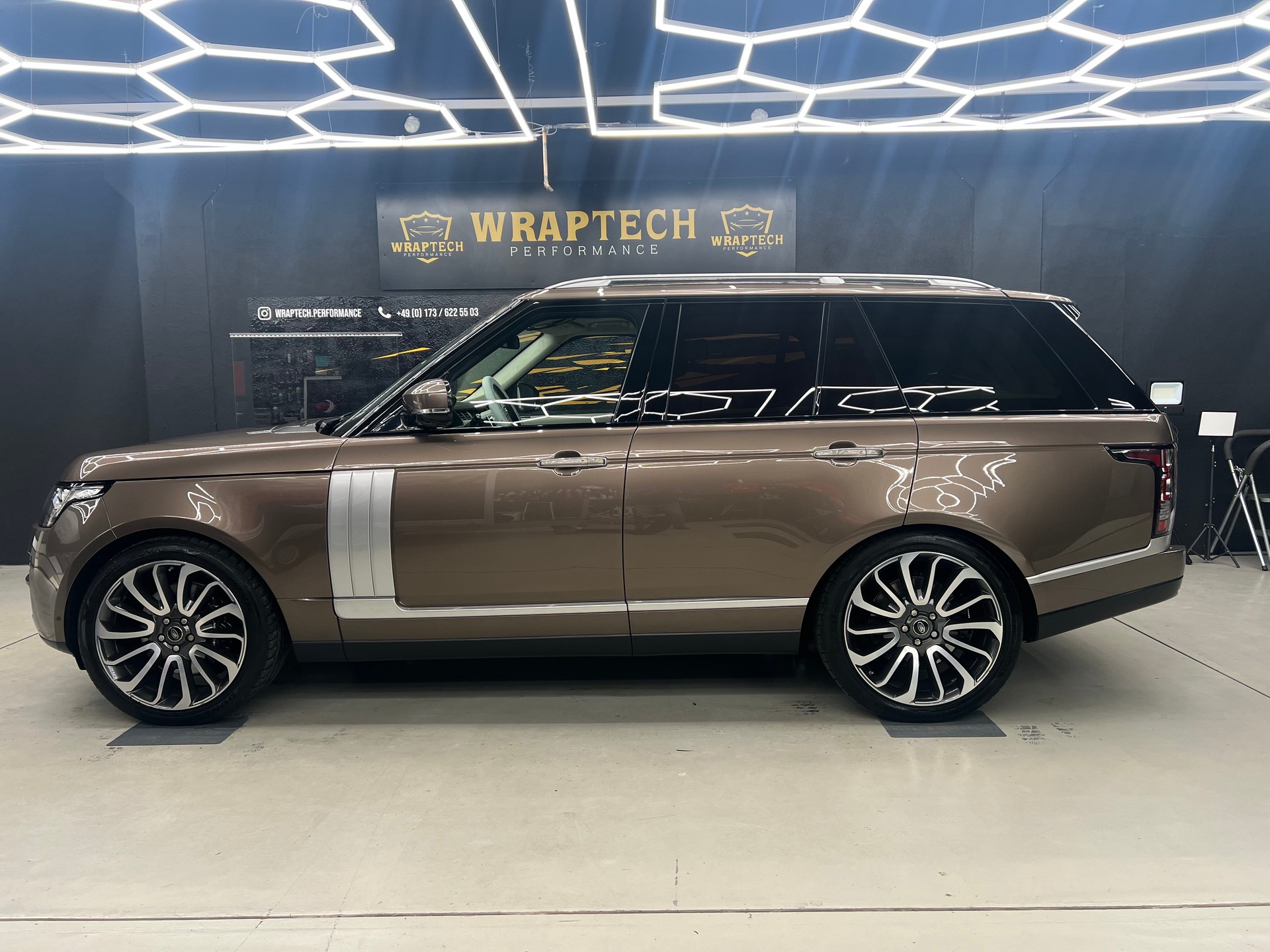 LAND ROVER 4.4 SDV8 Autobiography-image-0