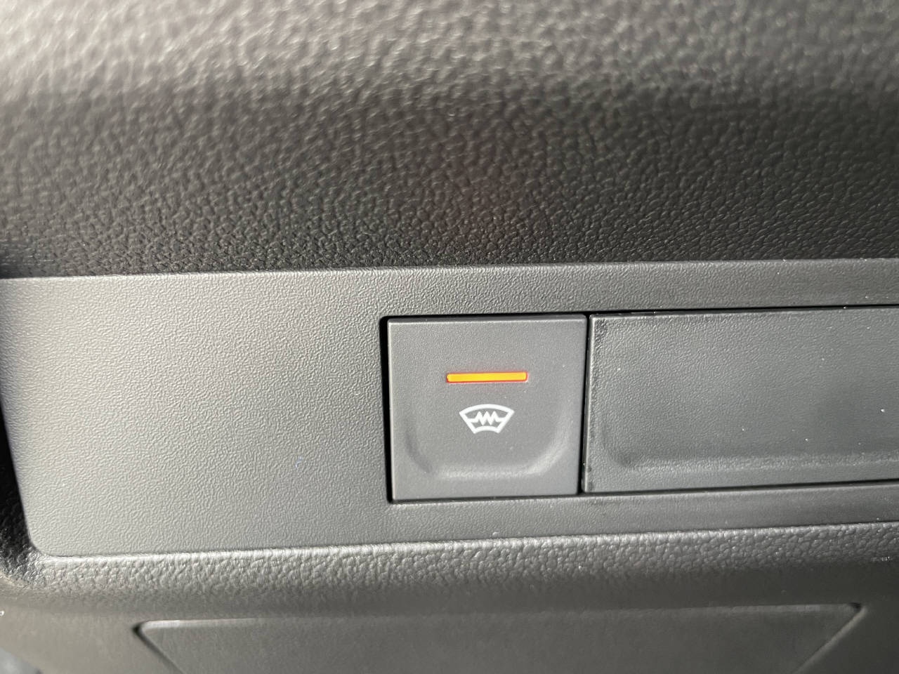 RENAULT Captur 1.3 TCe 140 Initiale EDC-image-12