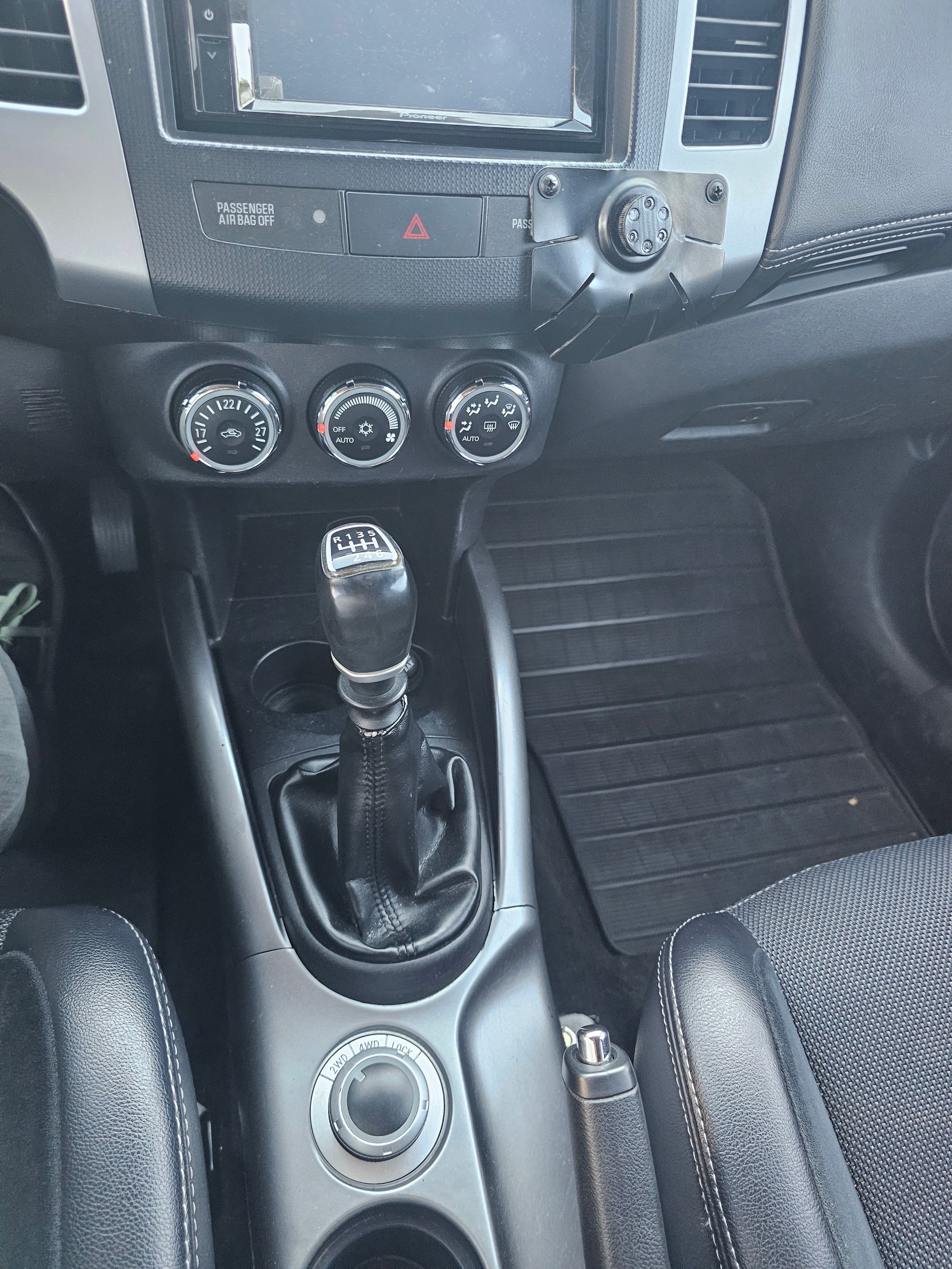 MITSUBISHI Outlander 2.2 DID Jubilé35 4WD-image-11