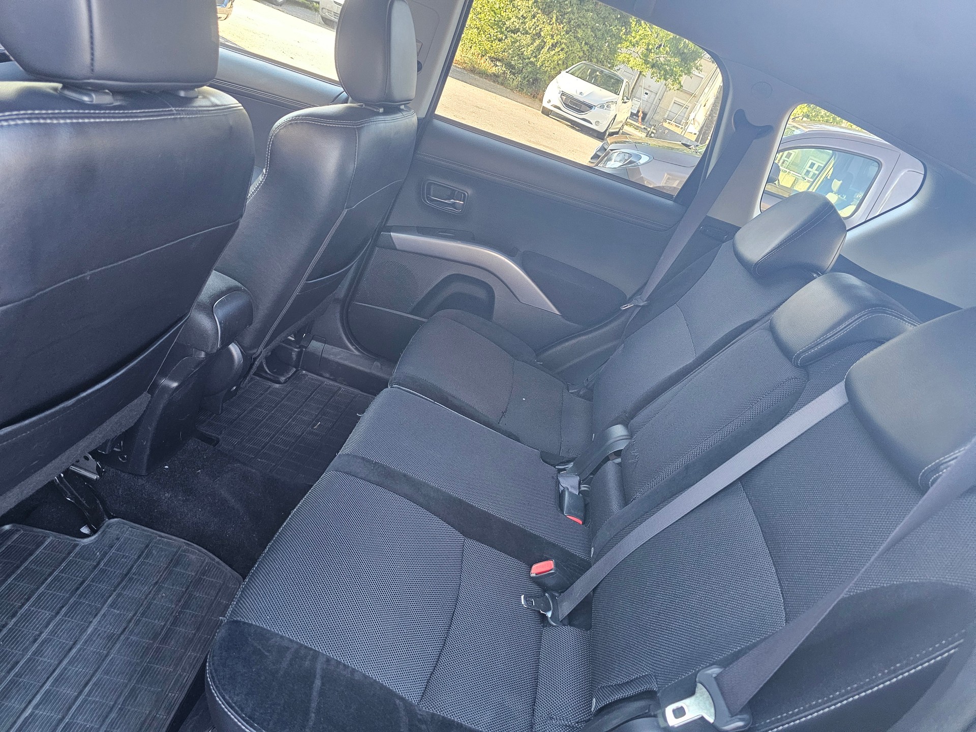 MITSUBISHI Outlander 2.2 DID Jubilé35 4WD-image-9