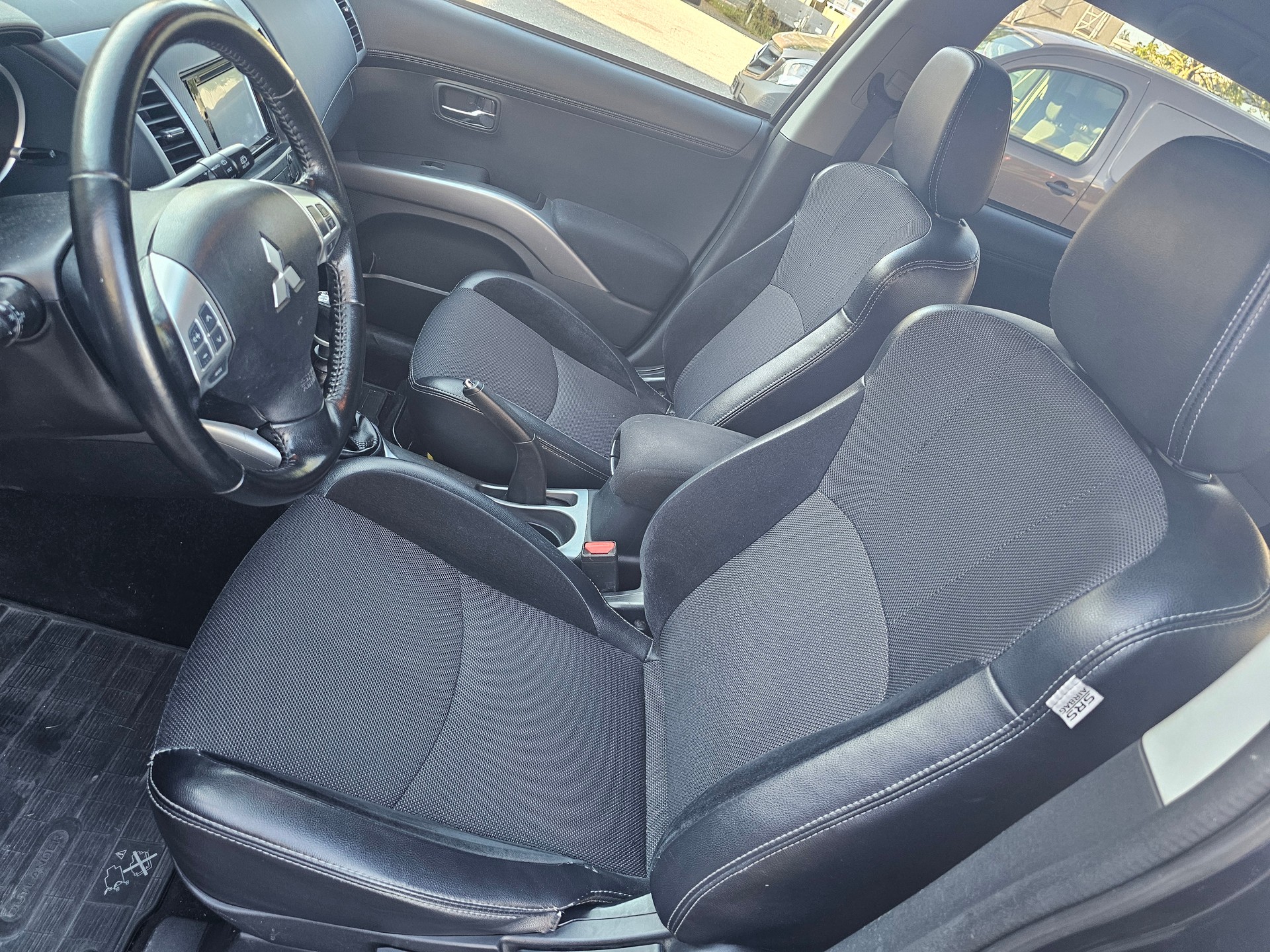 MITSUBISHI Outlander 2.2 DID Jubilé35 4WD-image-7