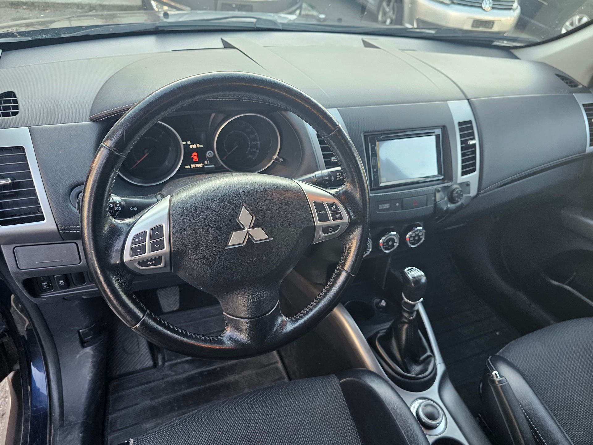 MITSUBISHI Outlander 2.2 DID Jubilé35 4WD-image-8