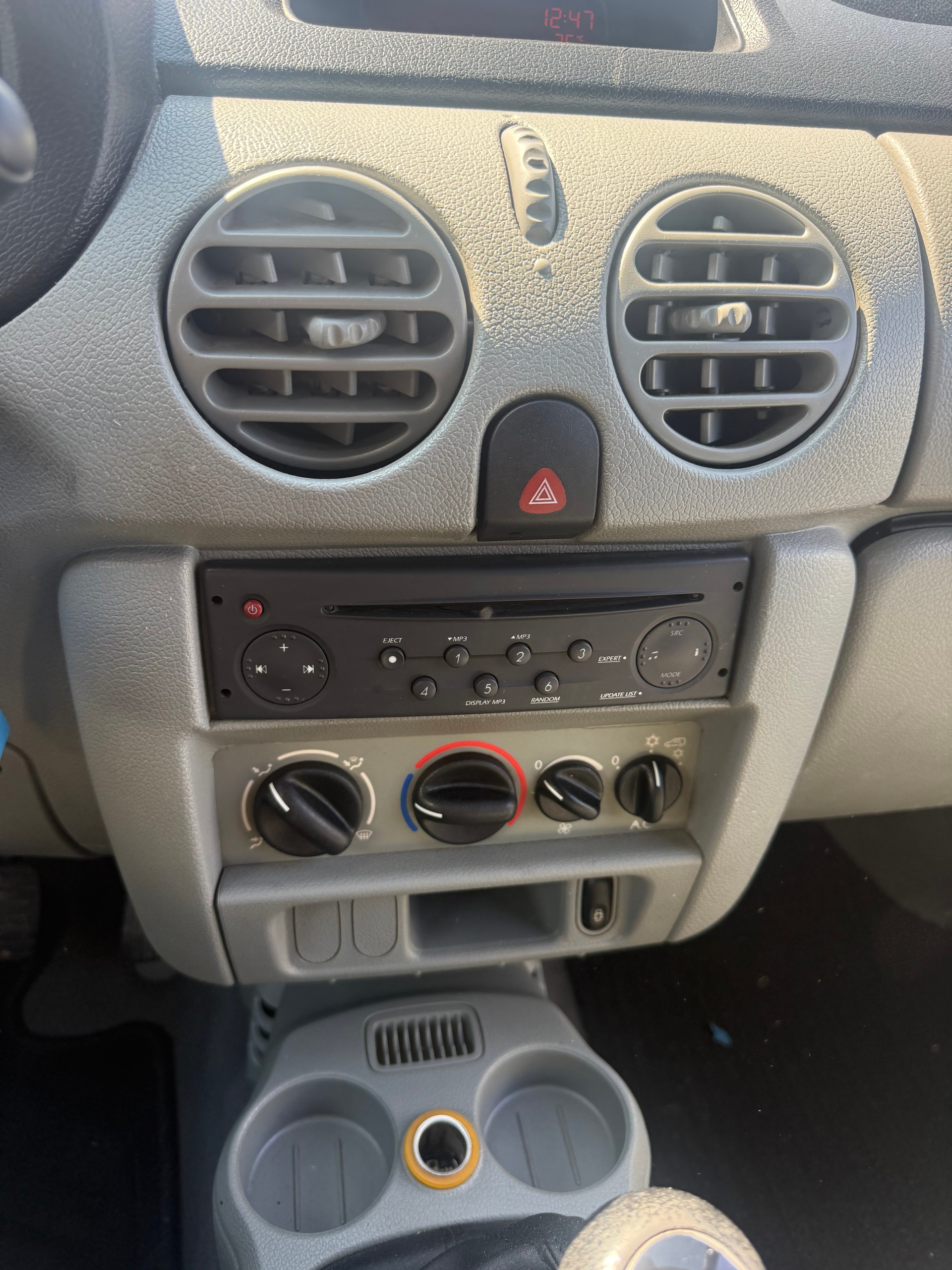 RENAULT Kangoo 1.6 16V Expression 4x4-image-8