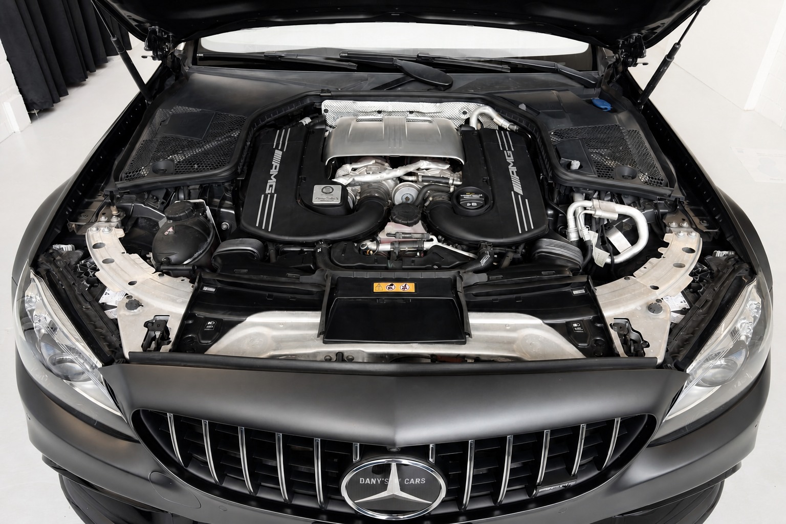 MERCEDES-BENZ C 63 S AMG Coupé-image-6