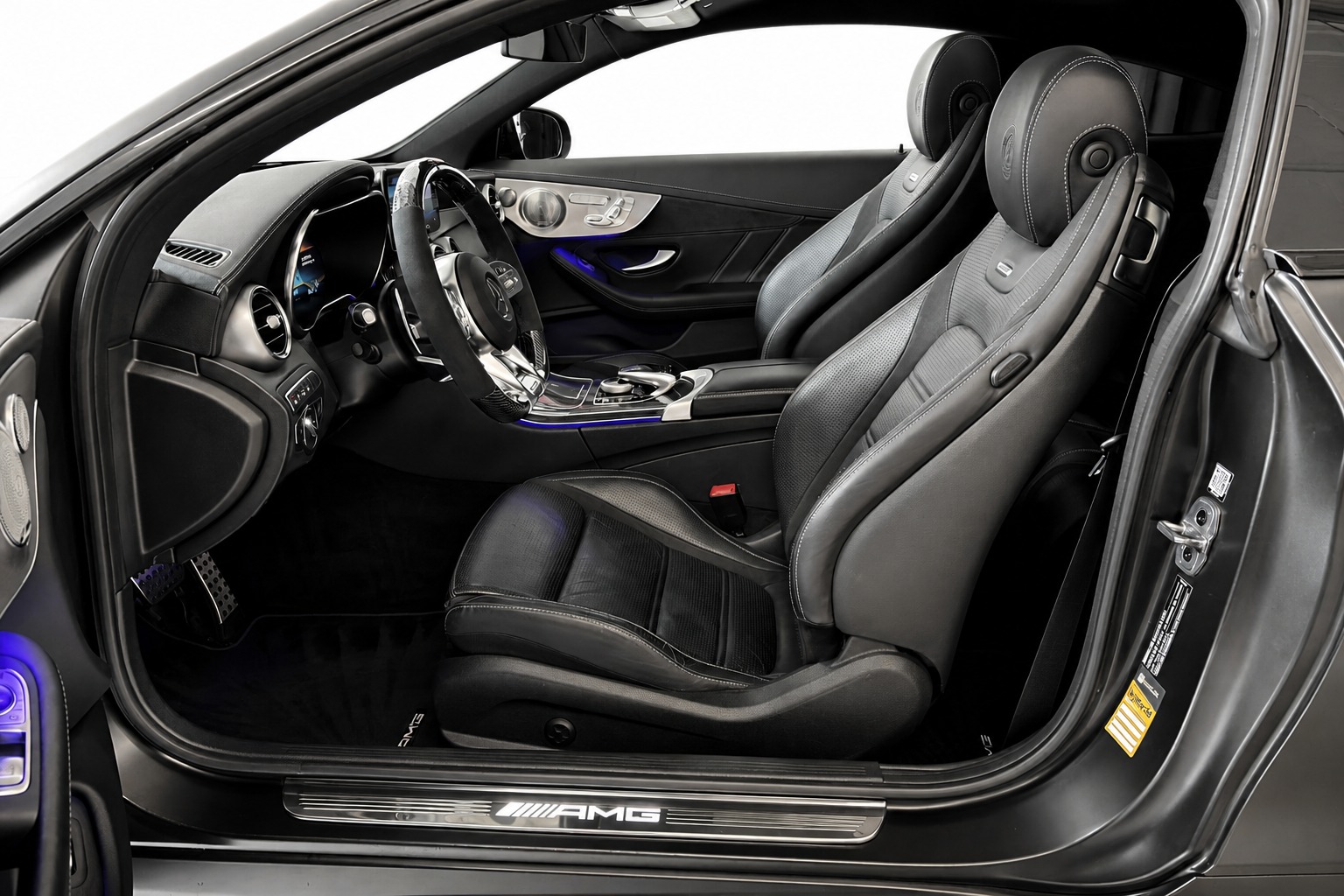 MERCEDES-BENZ C 63 S AMG Coupé-image-8