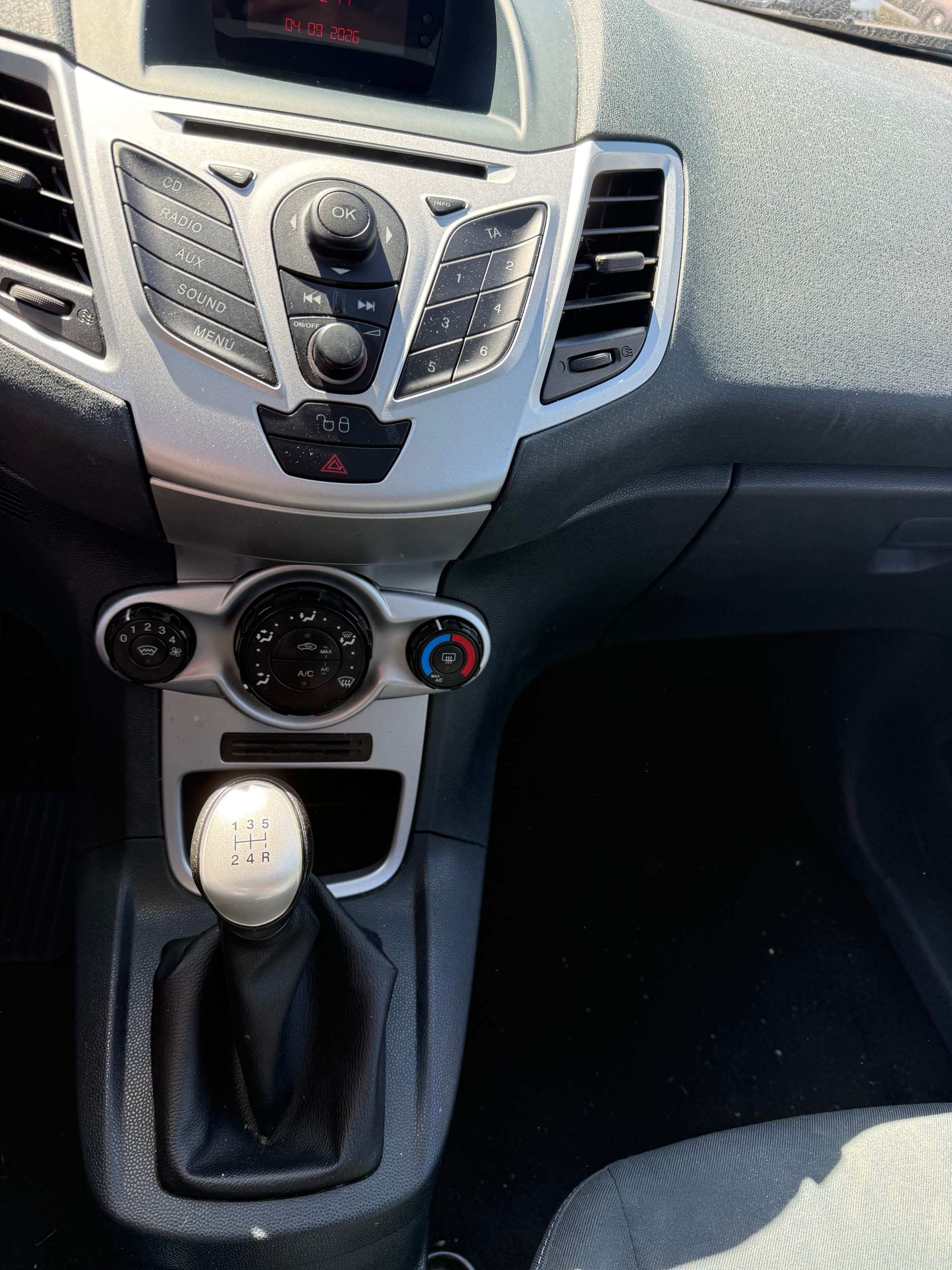 FORD Fiesta 1.25 16V Ambiente-image-6