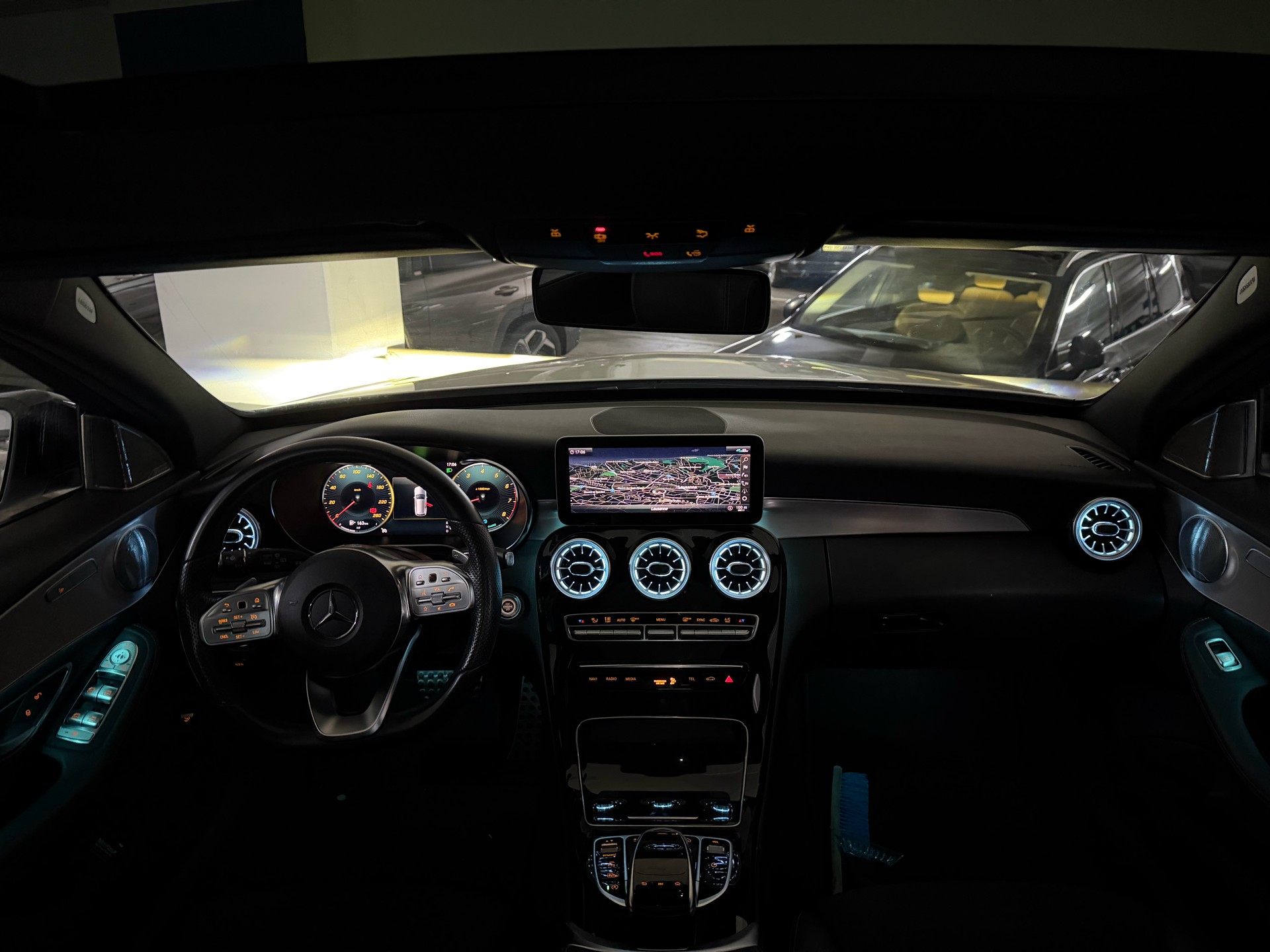 MERCEDES-BENZ C 200 Swiss Star AMG Line 4m-image-9