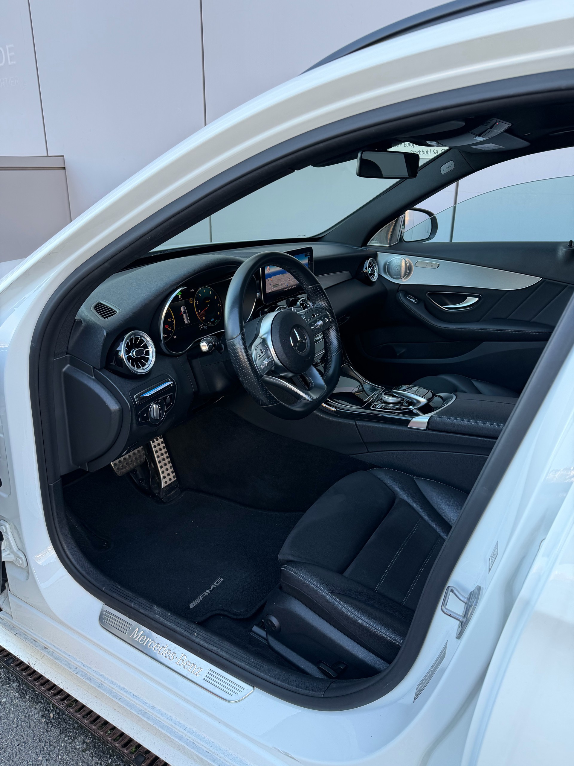 MERCEDES-BENZ C 200 Swiss Star AMG Line 4m-image-6