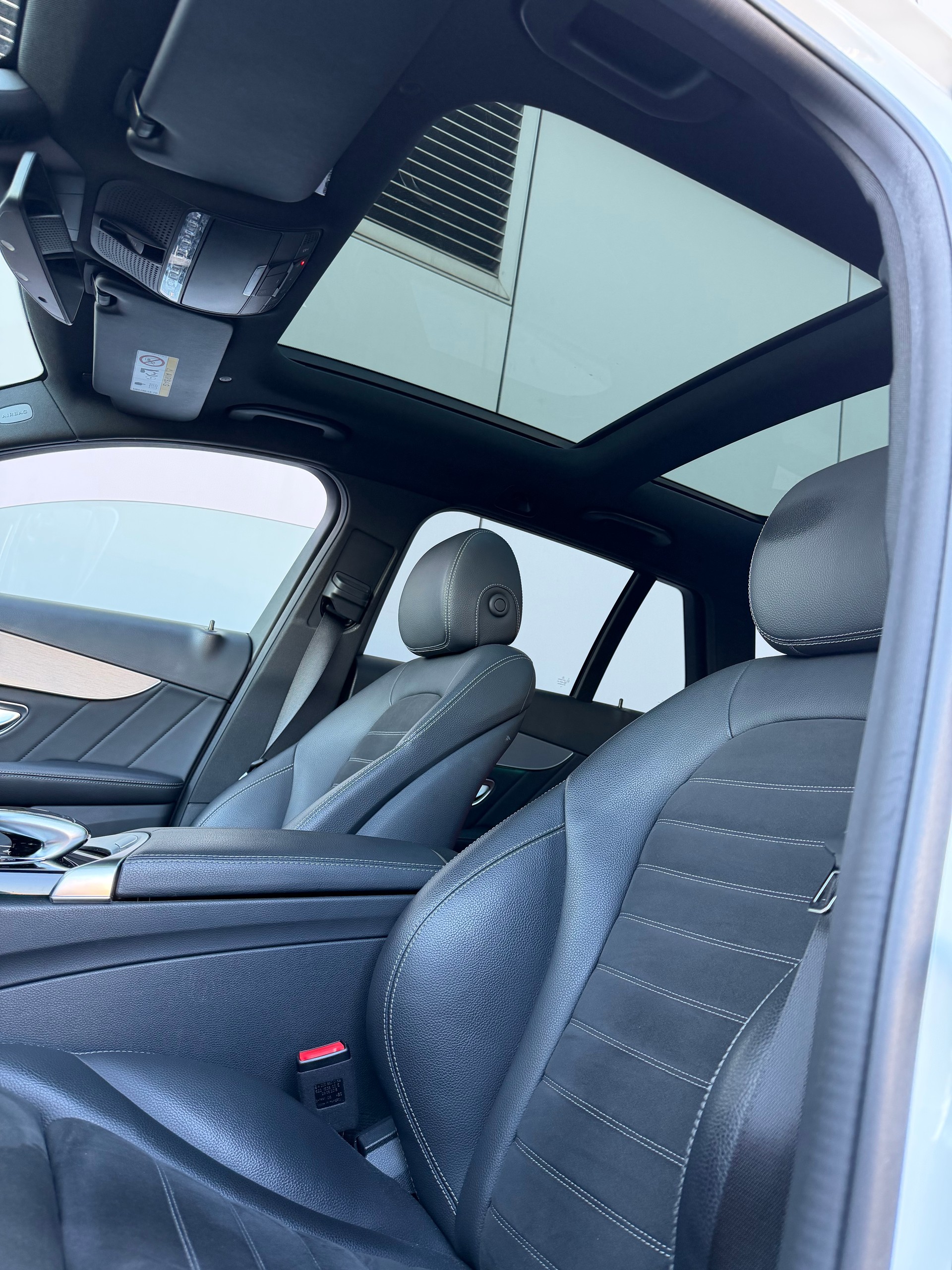 MERCEDES-BENZ C 200 Swiss Star AMG Line 4m-image-7