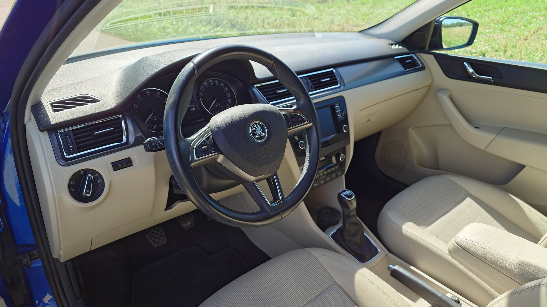 SKODA Rapid Spaceback 1.2 TSI Style-image-9